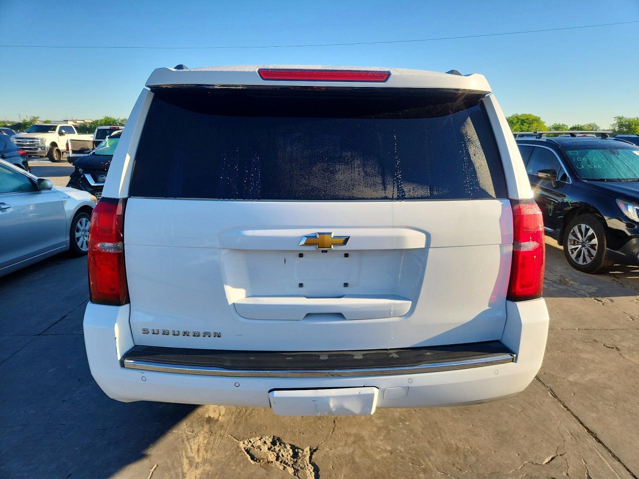 2015 Chevrolet Suburban K1500 Ltz Белый vin: 1GNSKKKC8FR147622