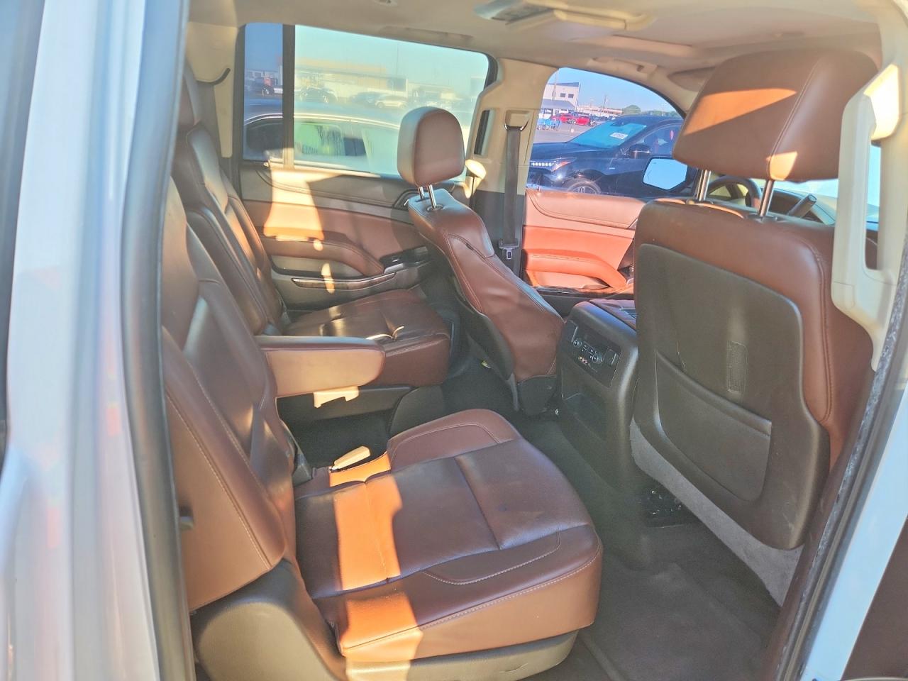 2015 Chevrolet Suburban K1500 Ltz Белый vin: 1GNSKKKC8FR147622