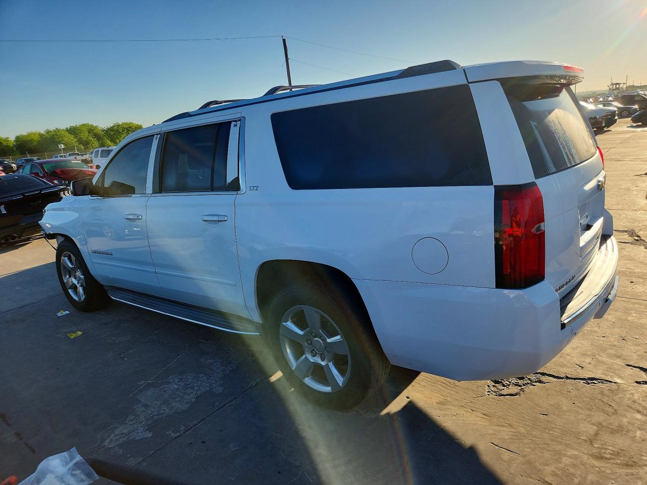 2015 Chevrolet Suburban K1500 Ltz Белый vin: 1GNSKKKC8FR147622