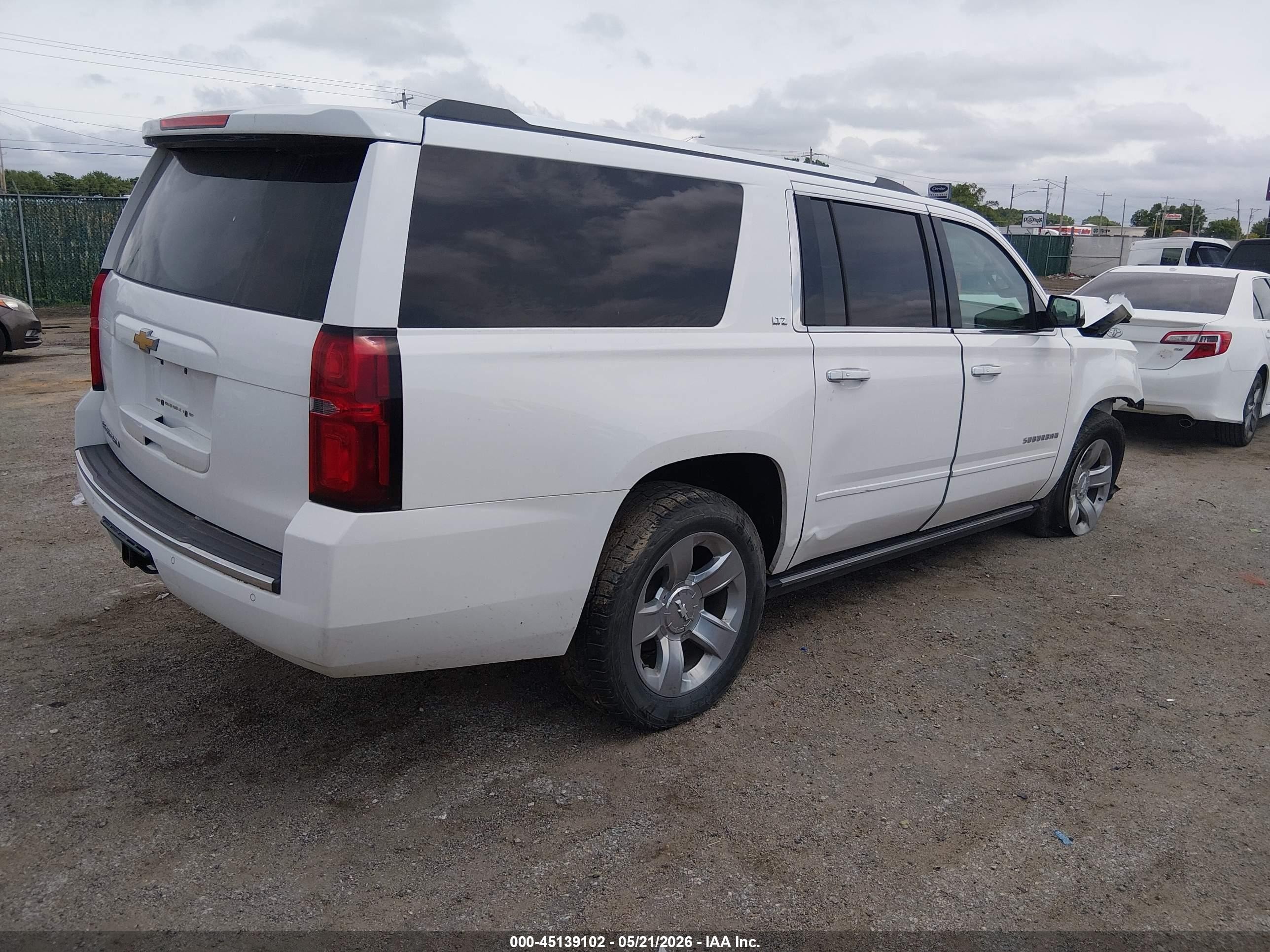 2015 Chevrolet Suburban 1500 Ltz White vin: 1GNSKKKC9FR115763