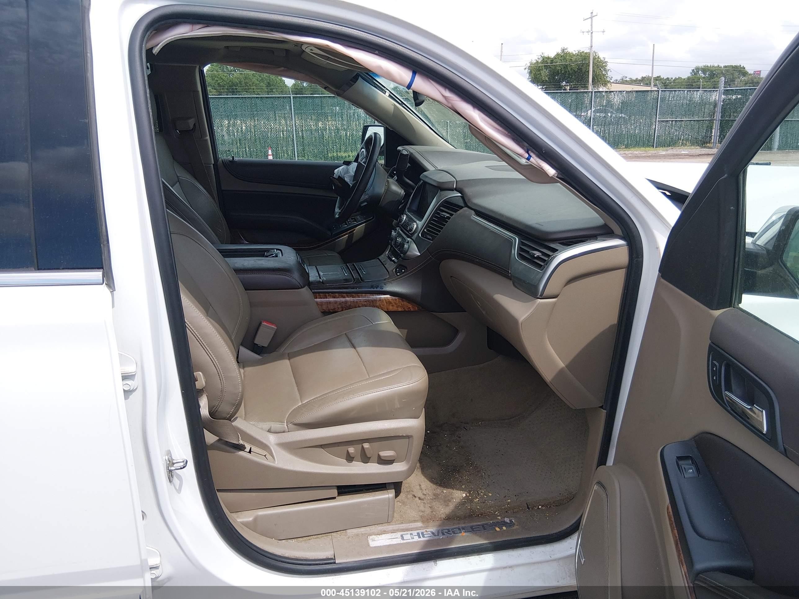 2015 Chevrolet Suburban 1500 Ltz White vin: 1GNSKKKC9FR115763