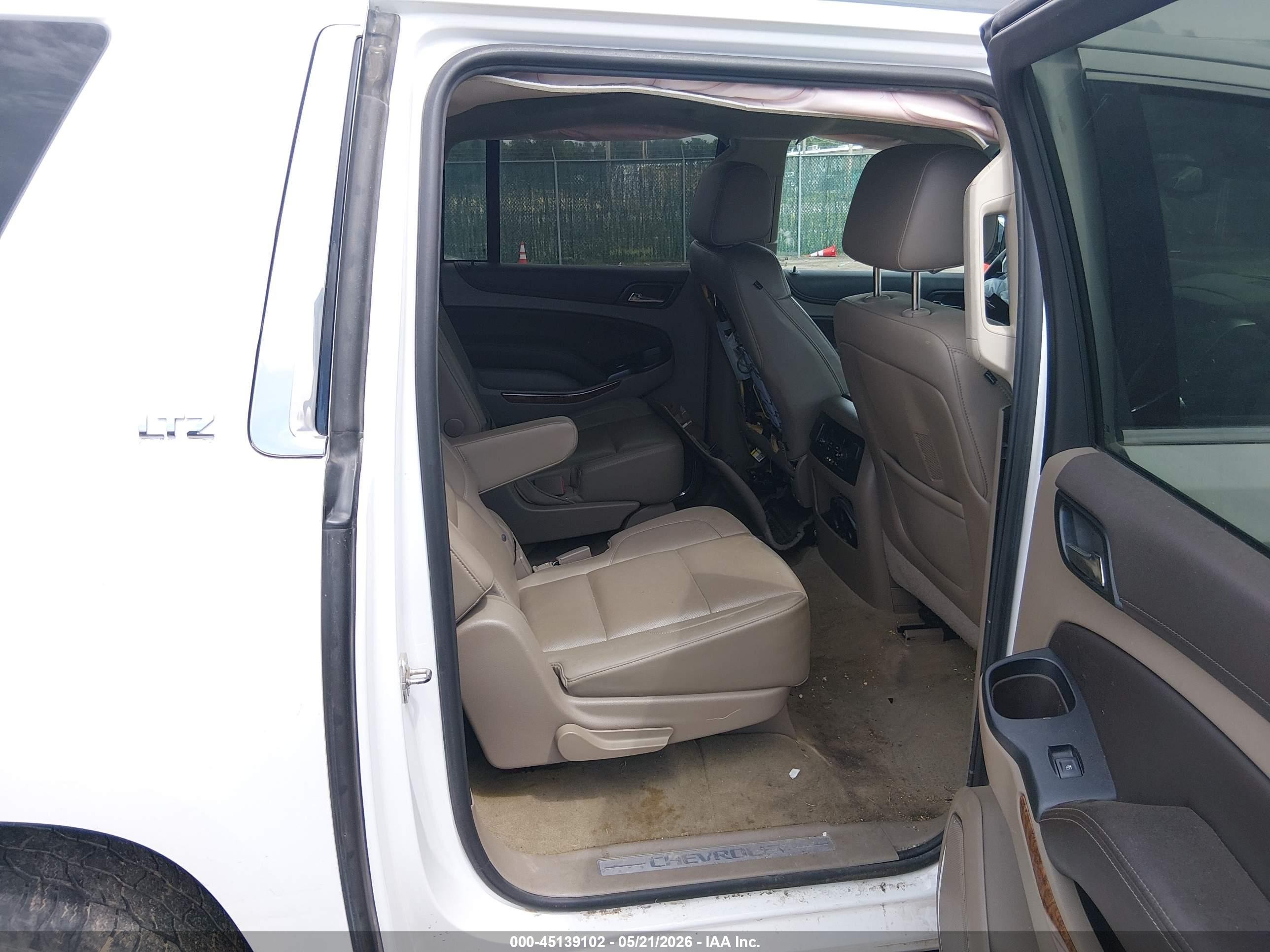 2015 Chevrolet Suburban 1500 Ltz White vin: 1GNSKKKC9FR115763