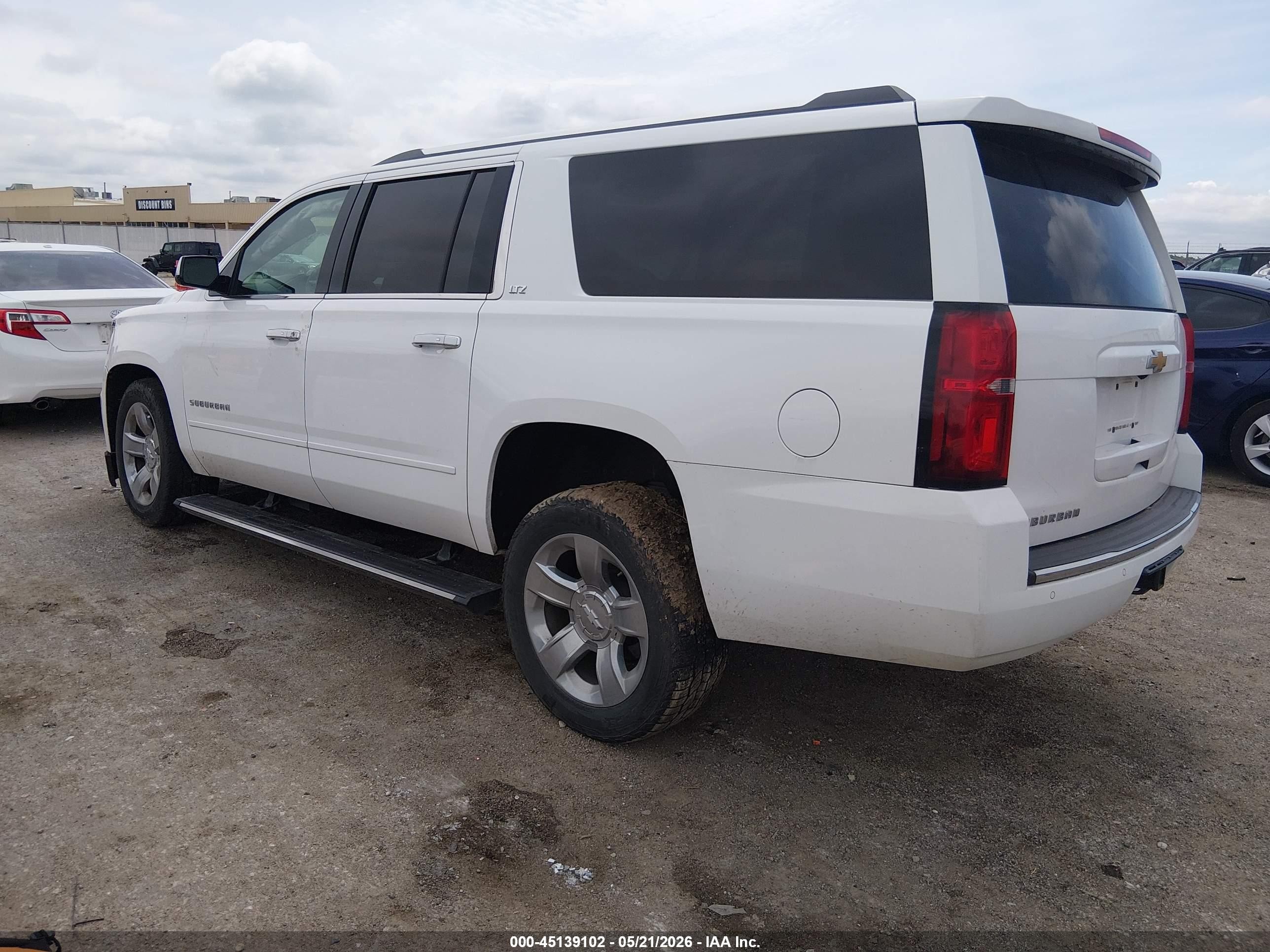 2015 Chevrolet Suburban 1500 Ltz White vin: 1GNSKKKC9FR115763
