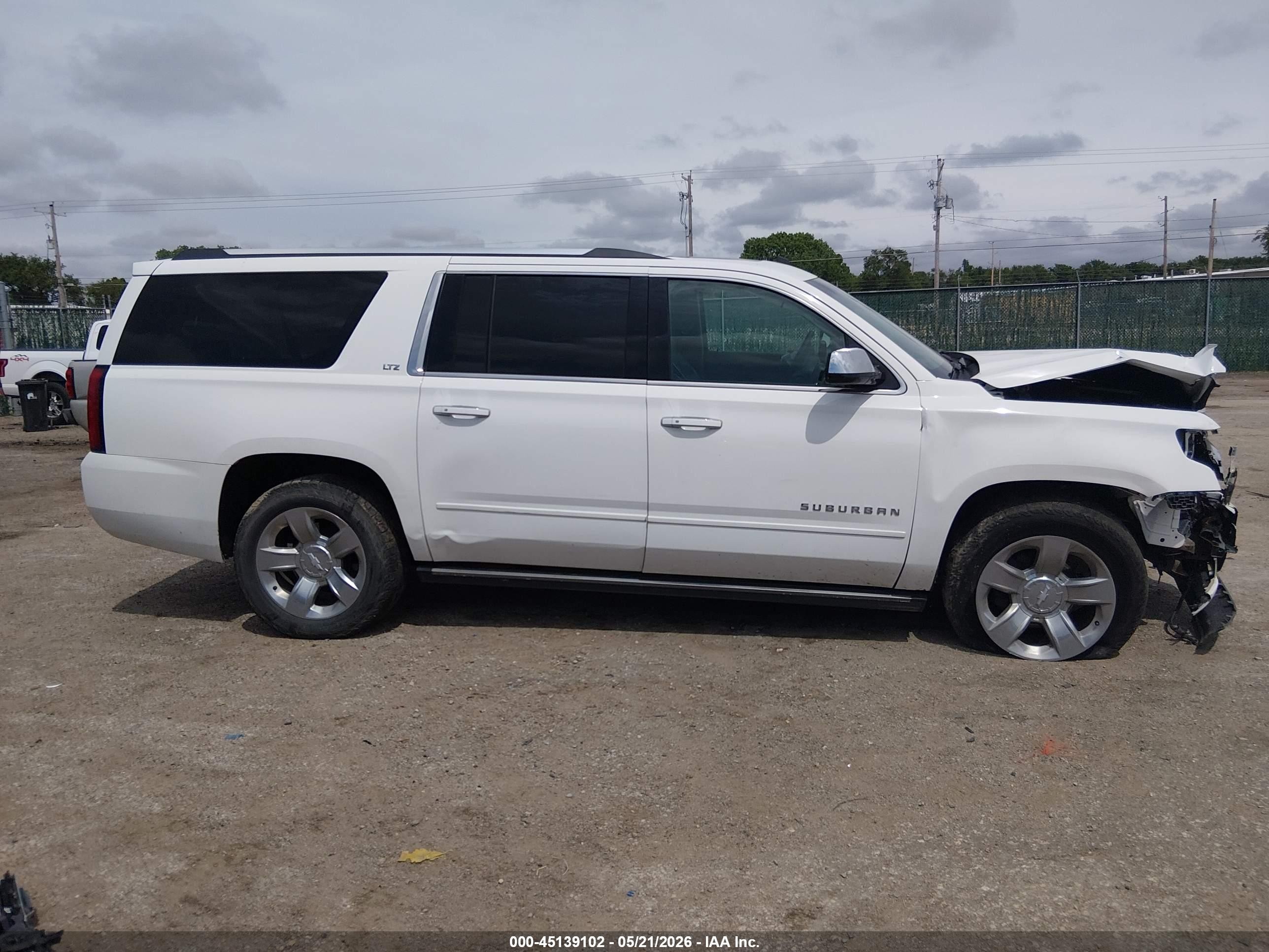 2015 Chevrolet Suburban 1500 Ltz White vin: 1GNSKKKC9FR115763