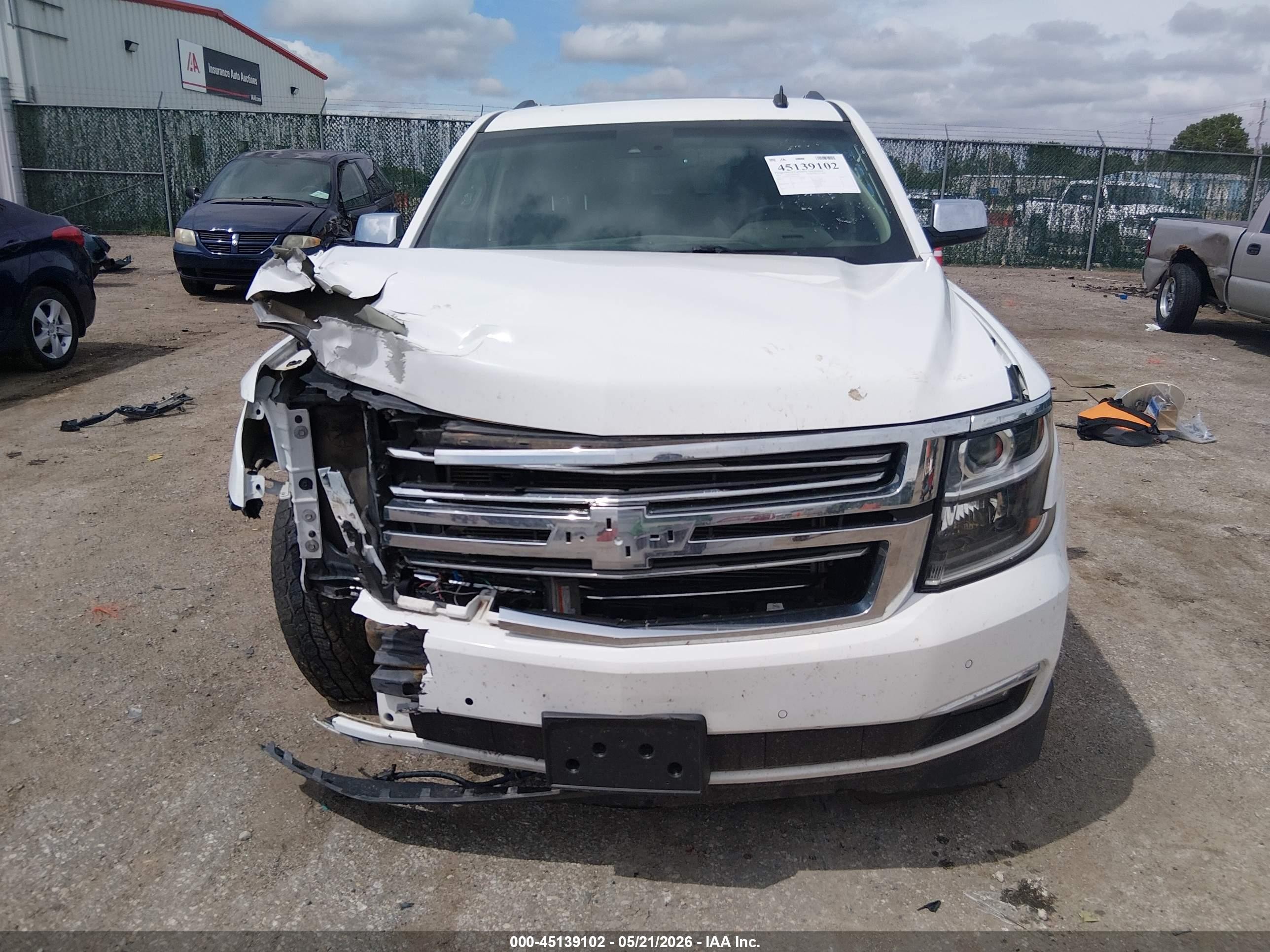 2015 Chevrolet Suburban 1500 Ltz White vin: 1GNSKKKC9FR115763