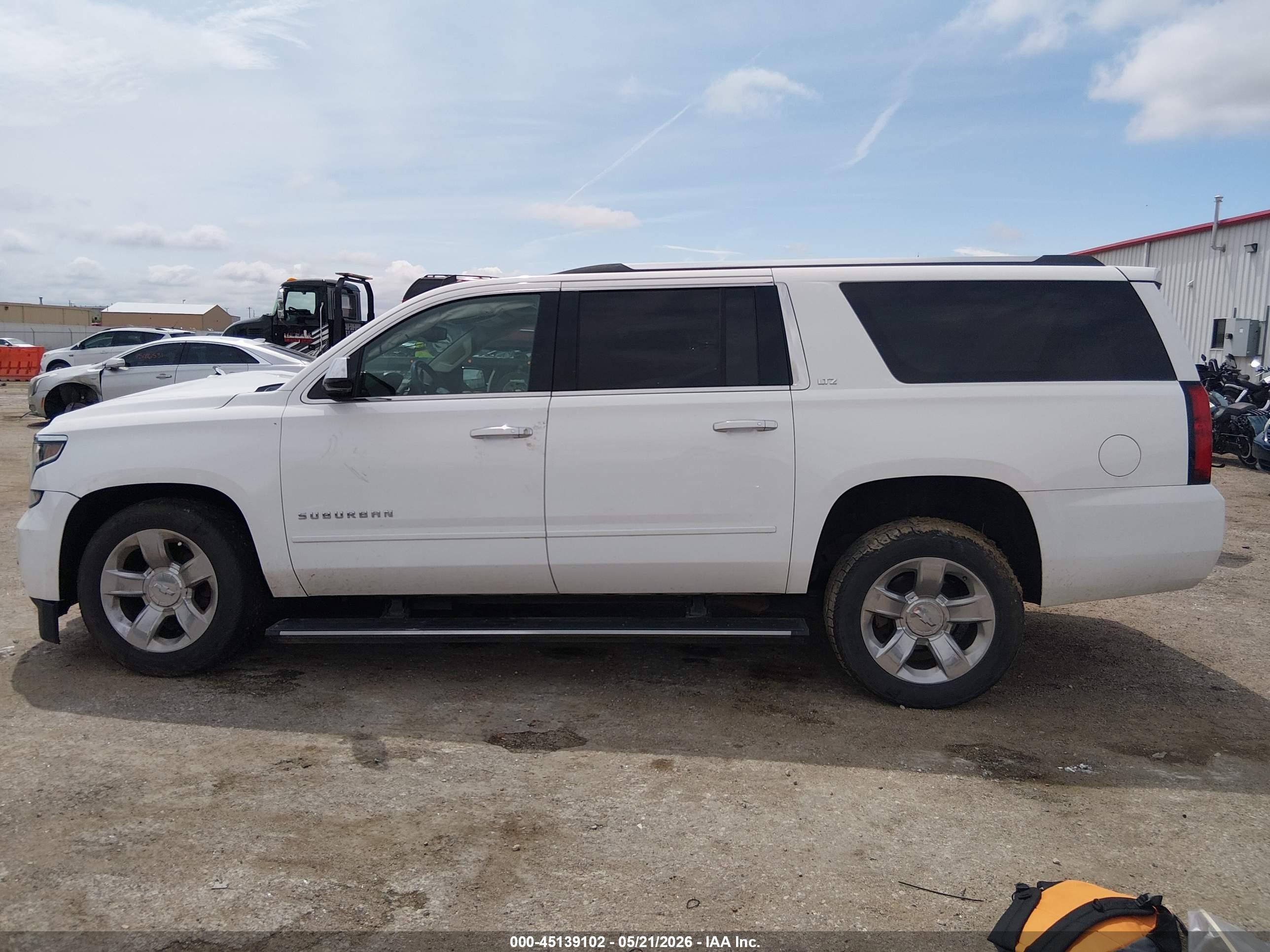 2015 Chevrolet Suburban 1500 Ltz White vin: 1GNSKKKC9FR115763