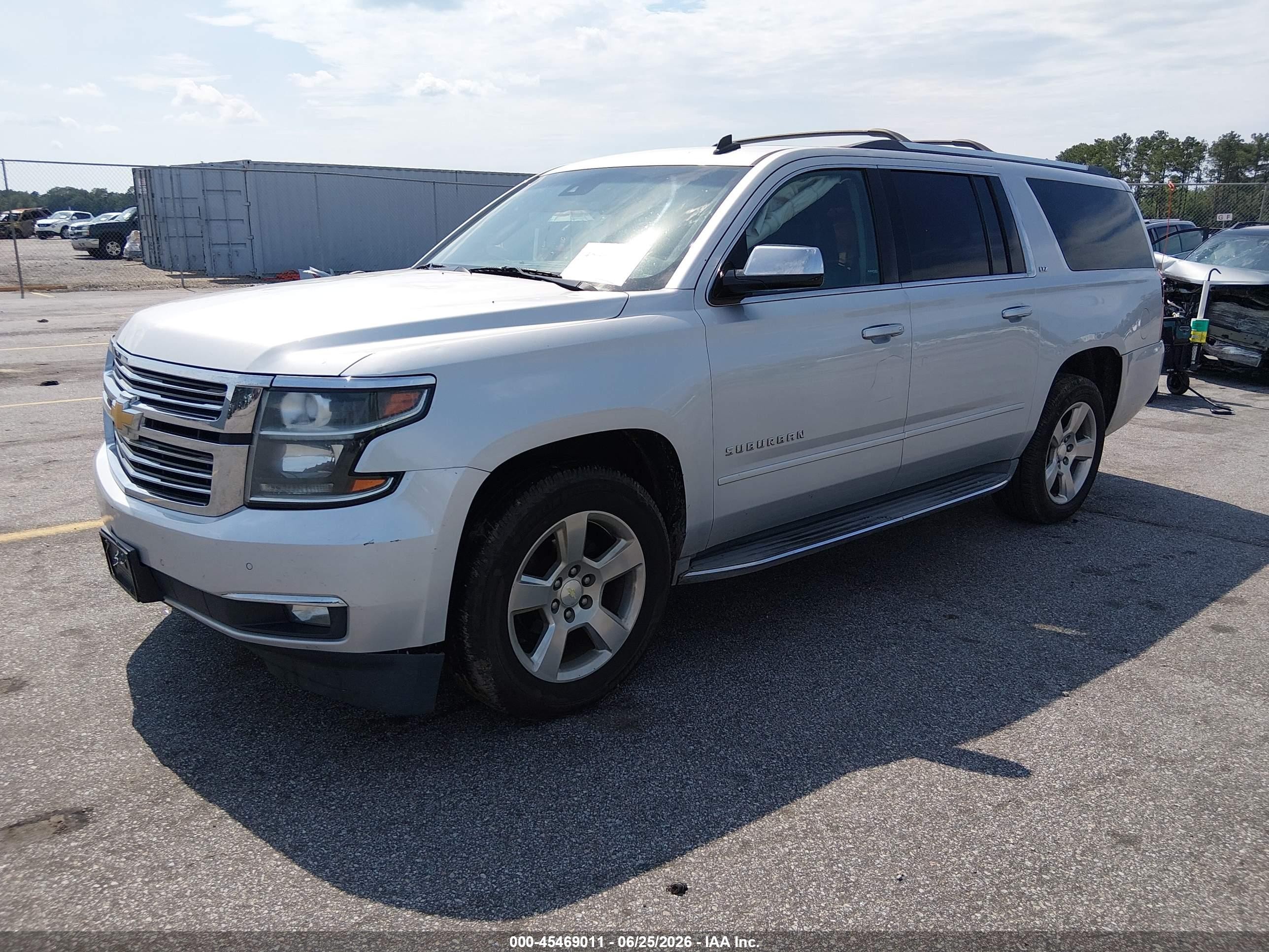 2015 Chevrolet Suburban Ltz Серебряный vin: 1GNSKKKC9FR198031