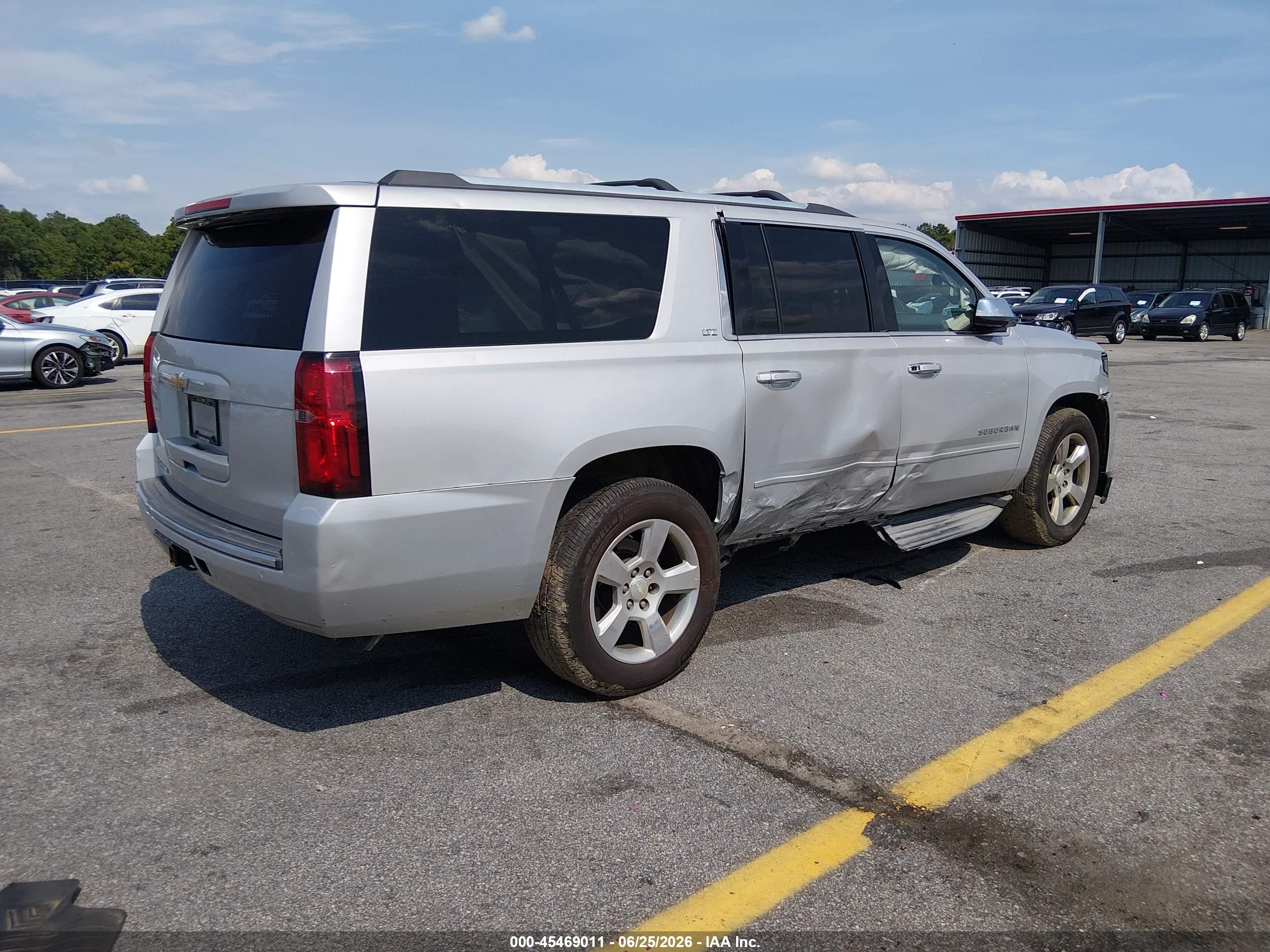 2015 Chevrolet Suburban Ltz Серебряный vin: 1GNSKKKC9FR198031
