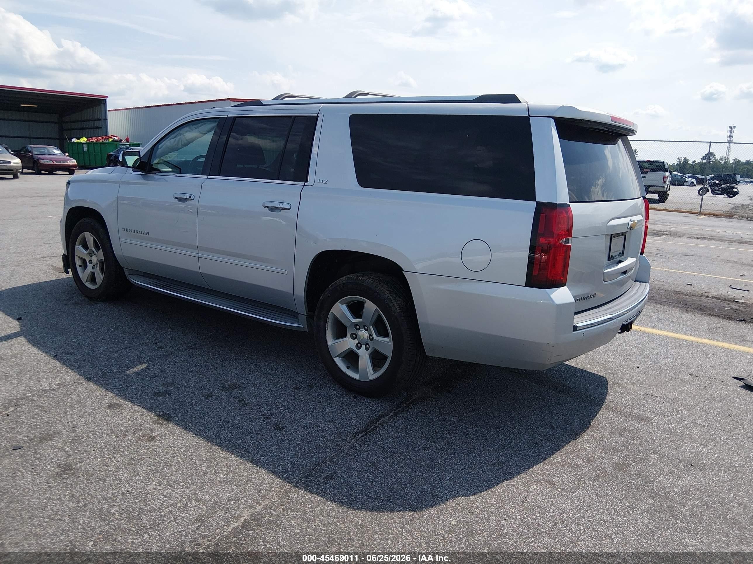 2015 Chevrolet Suburban Ltz Серебряный vin: 1GNSKKKC9FR198031