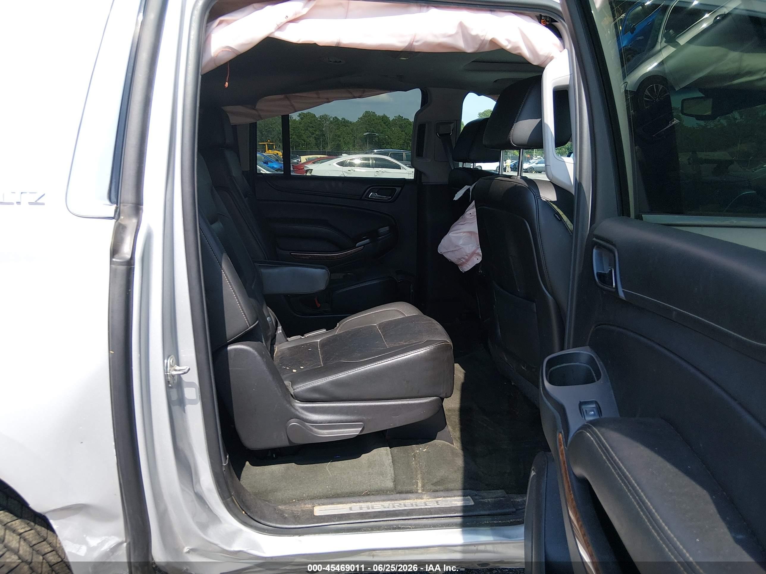2015 Chevrolet Suburban Ltz Серебряный vin: 1GNSKKKC9FR198031