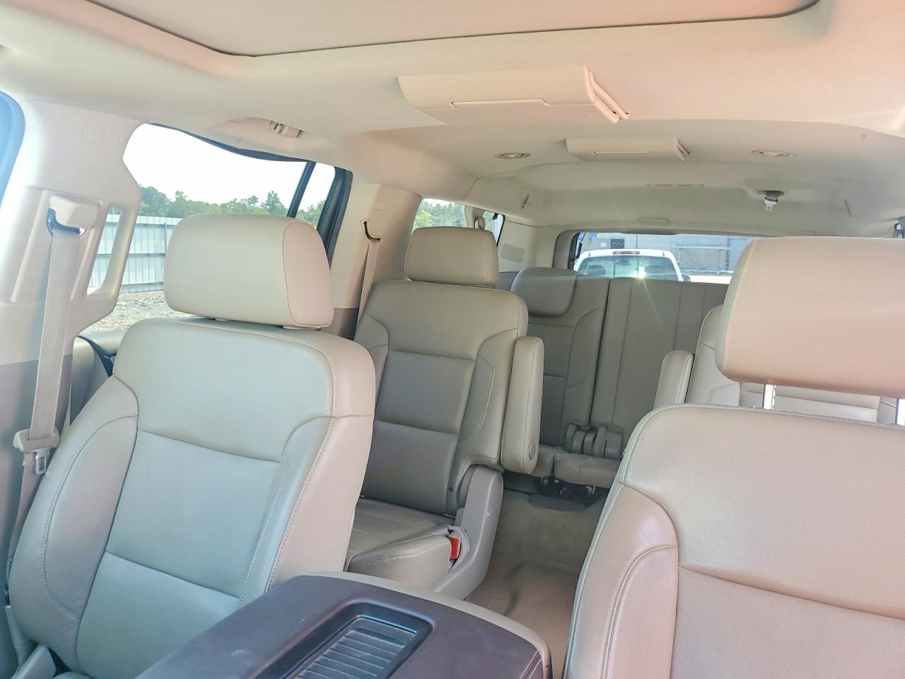 2015 Chevrolet Suburban K1500 Ltz White vin: 1GNSKKKC9FR537189