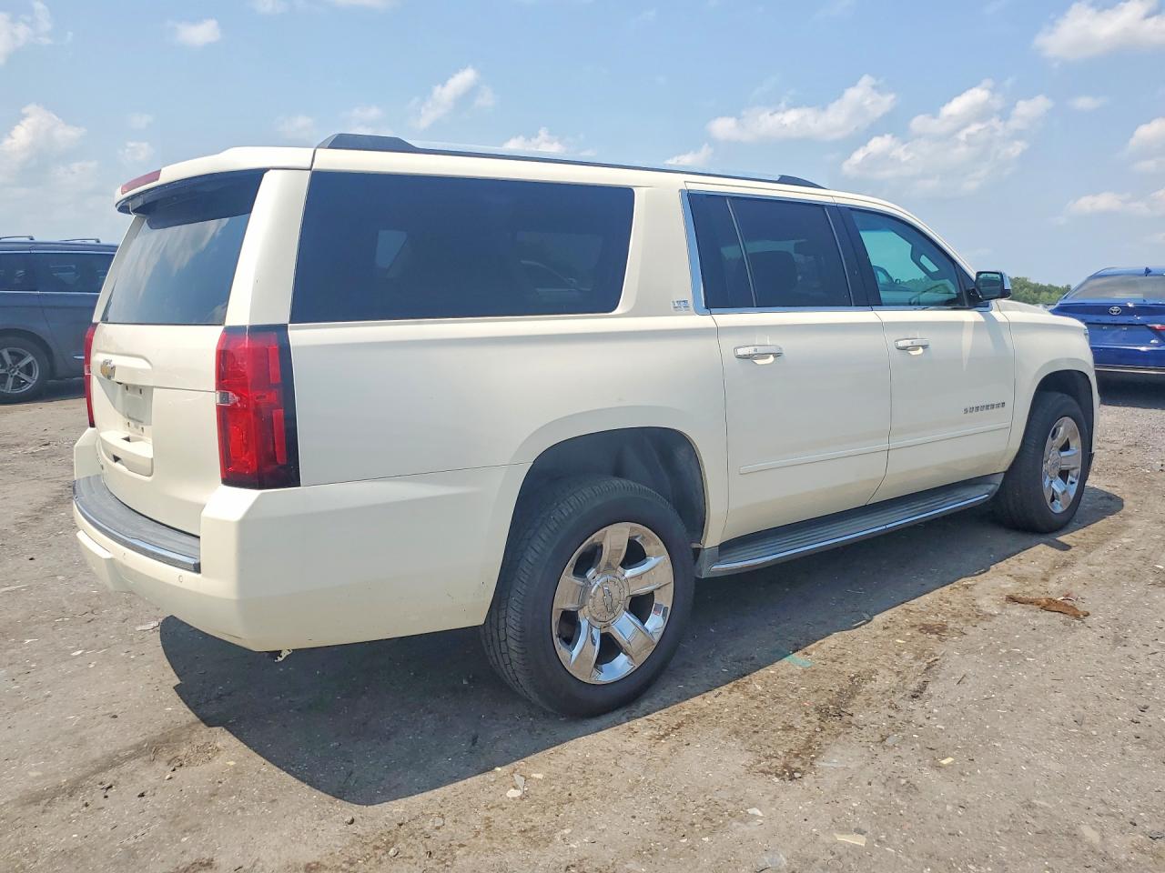 2015 Chevrolet Suburban K1500 Ltz White vin: 1GNSKKKC9FR537189