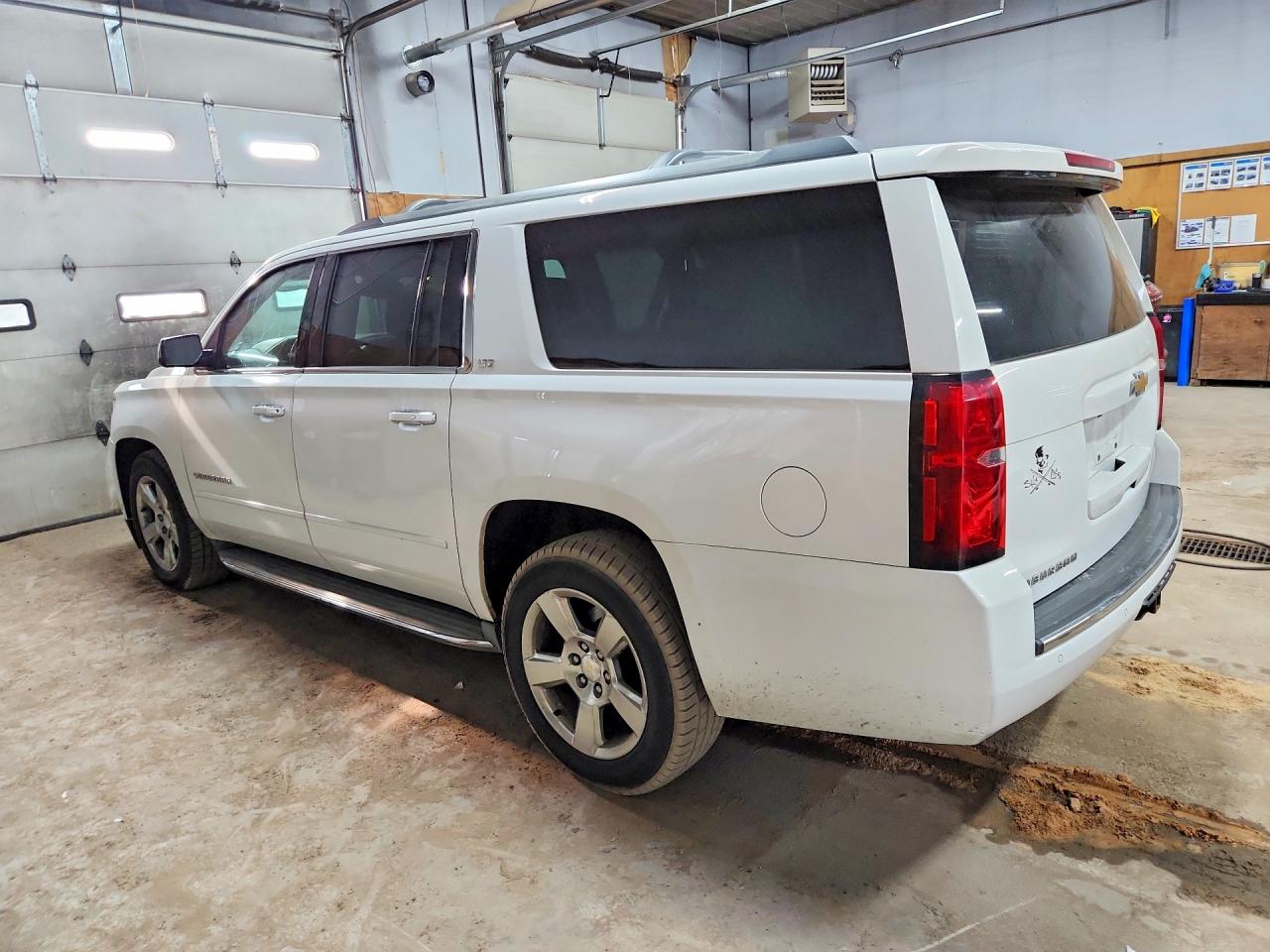 2015 Chevrolet Suburban K1500 Ltz White vin: 1GNSKKKCXFR148058