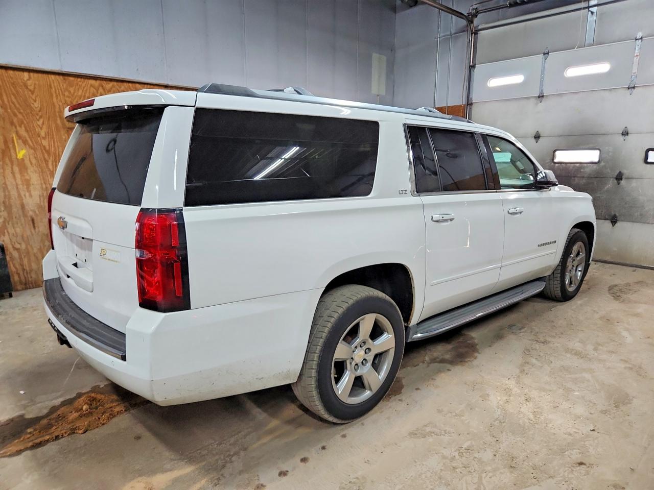 2015 Chevrolet Suburban K1500 Ltz White vin: 1GNSKKKCXFR148058