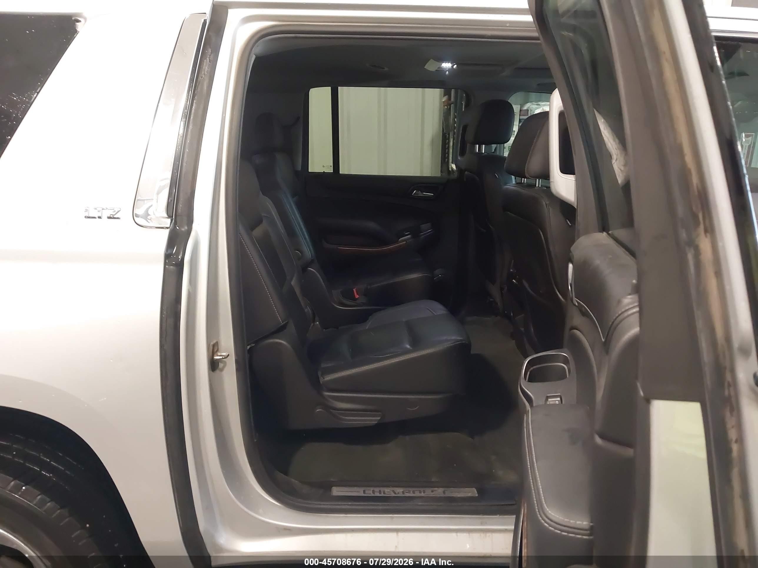2015 Chevrolet Suburban Ltz Silver vin: 1GNSKKKCXFR219159