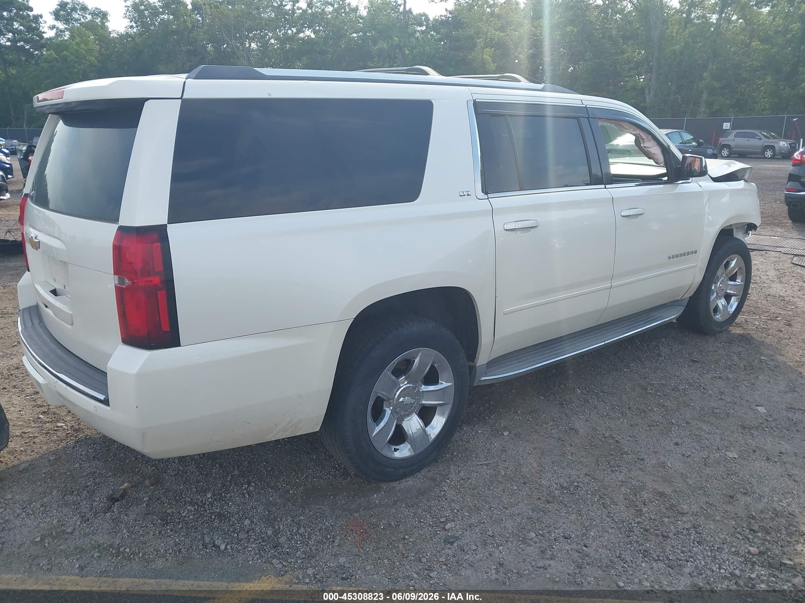 2015 Chevrolet Suburban Ltz White vin: 1GNSKKKCXFR249486