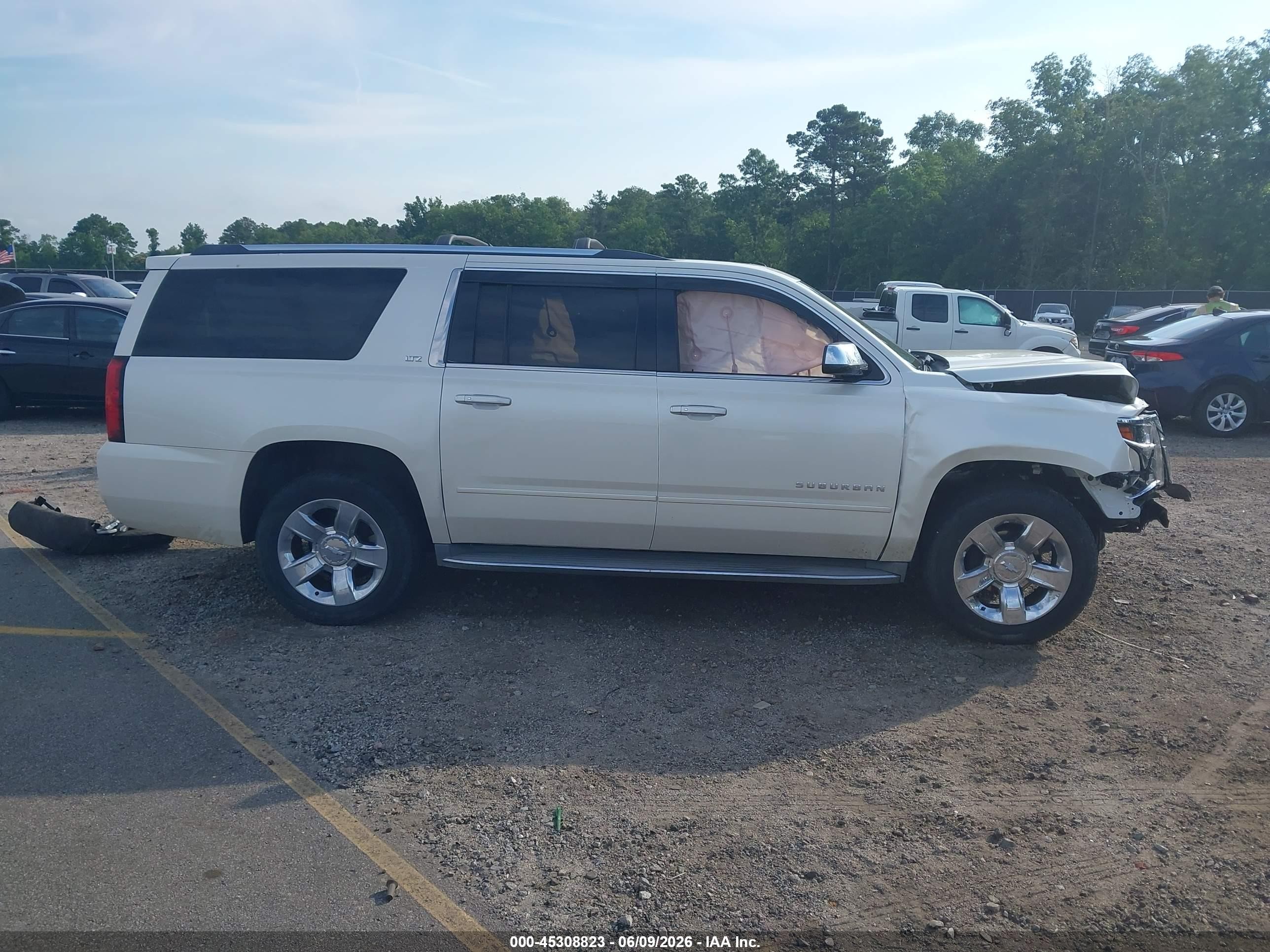 2015 Chevrolet Suburban Ltz White vin: 1GNSKKKCXFR249486