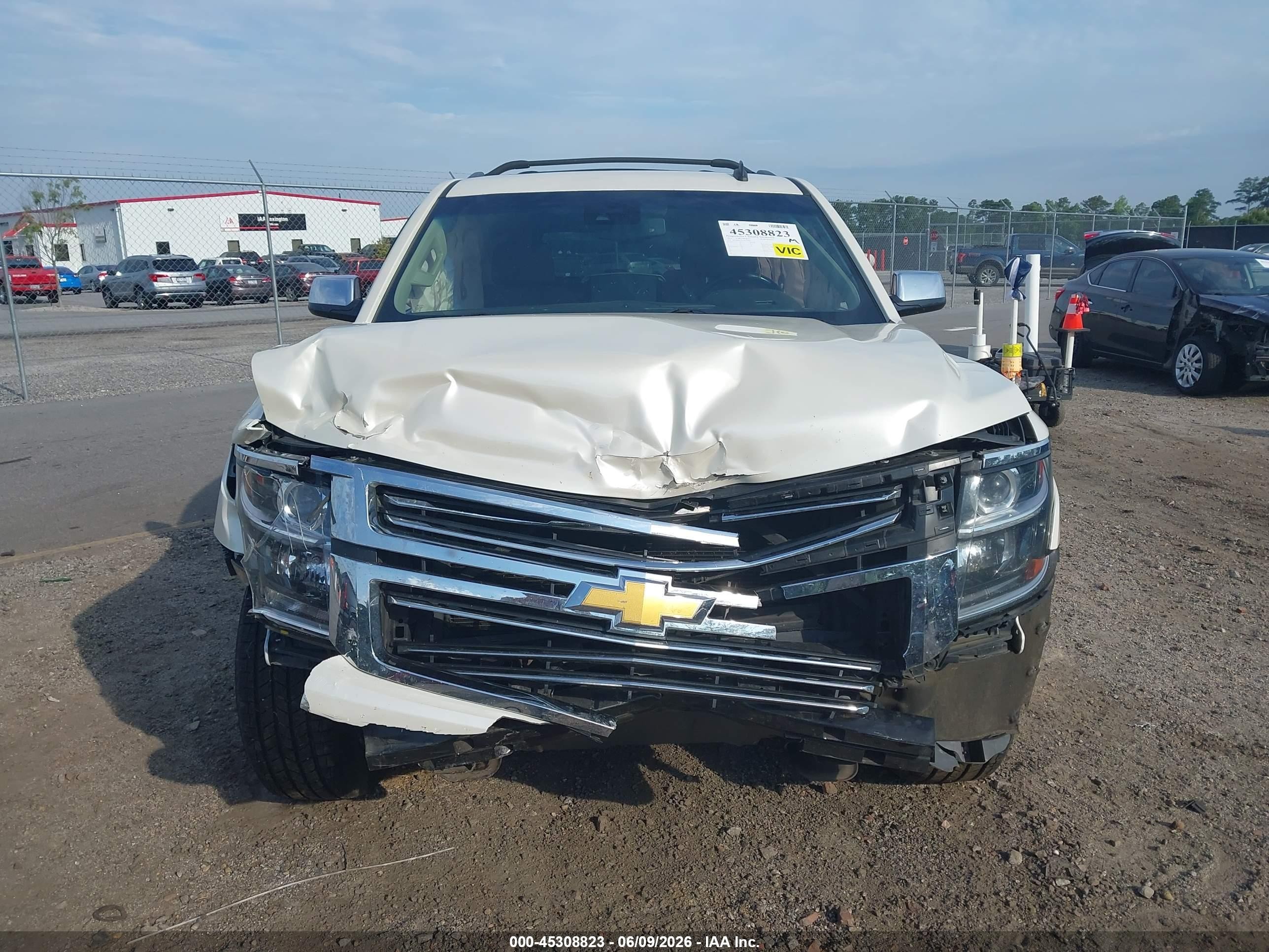 2015 Chevrolet Suburban Ltz White vin: 1GNSKKKCXFR249486