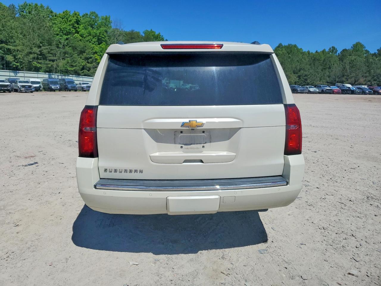 2015 Chevrolet Suburban K1500 Ltz White vin: 1GNSKKKCXFR289552