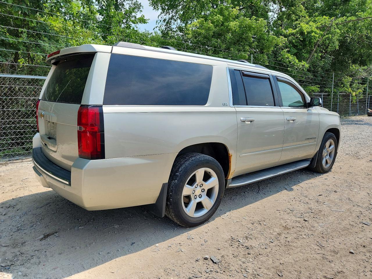 2015 Chevrolet Suburban K1500 Ltz Beige vin: 1GNSKKKCXFR507523