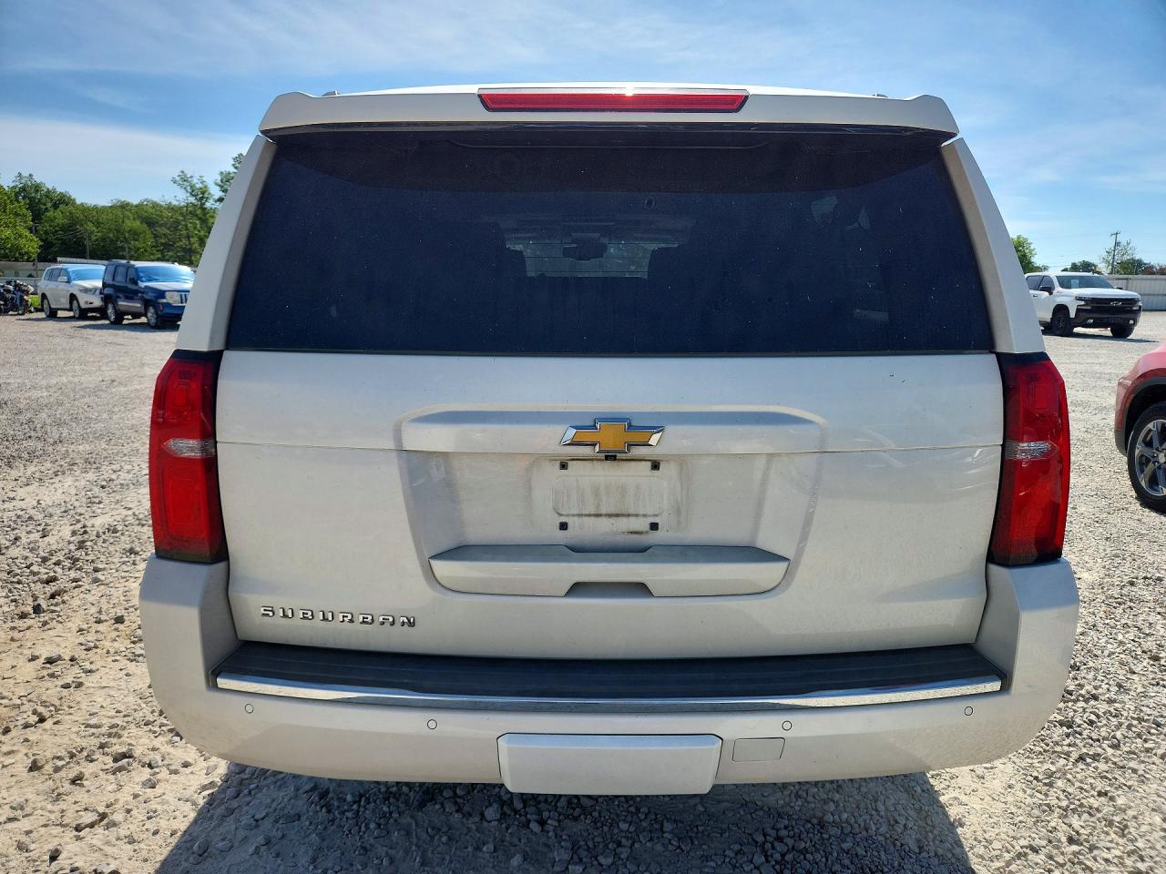 2015 Chevrolet Suburban K1500 Ltz Белый vin: 1GNSKKKCXFR621005