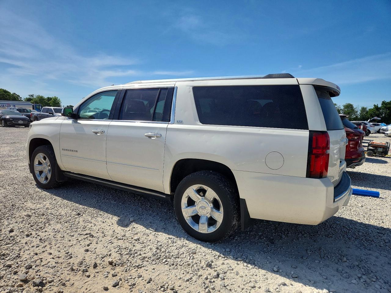 2015 Chevrolet Suburban K1500 Ltz Белый vin: 1GNSKKKCXFR621005