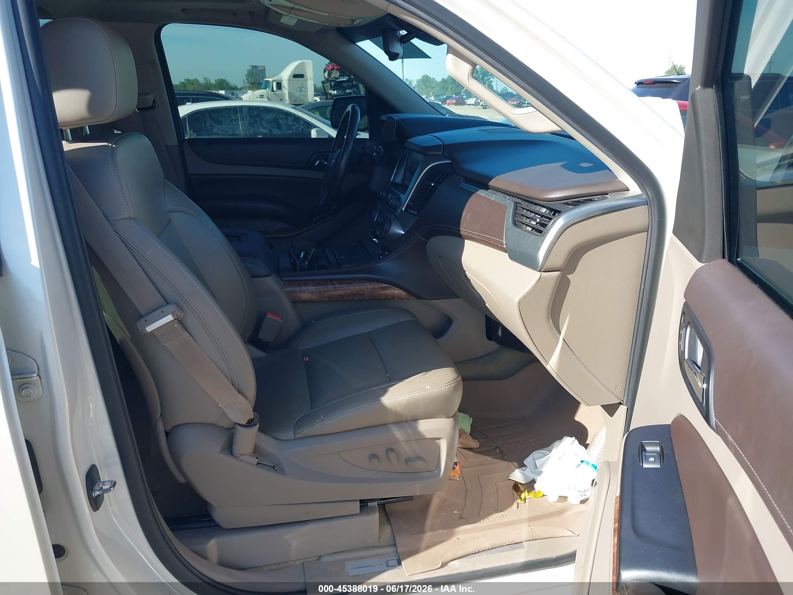 2015 Chevrolet Suburban Ltz White vin: 1GNSKKKCXFR684914