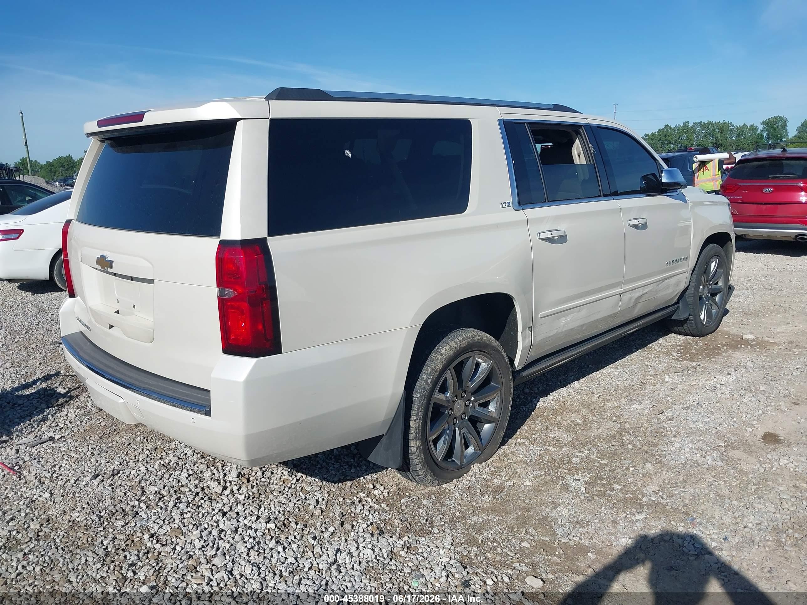 2015 Chevrolet Suburban Ltz White vin: 1GNSKKKCXFR684914
