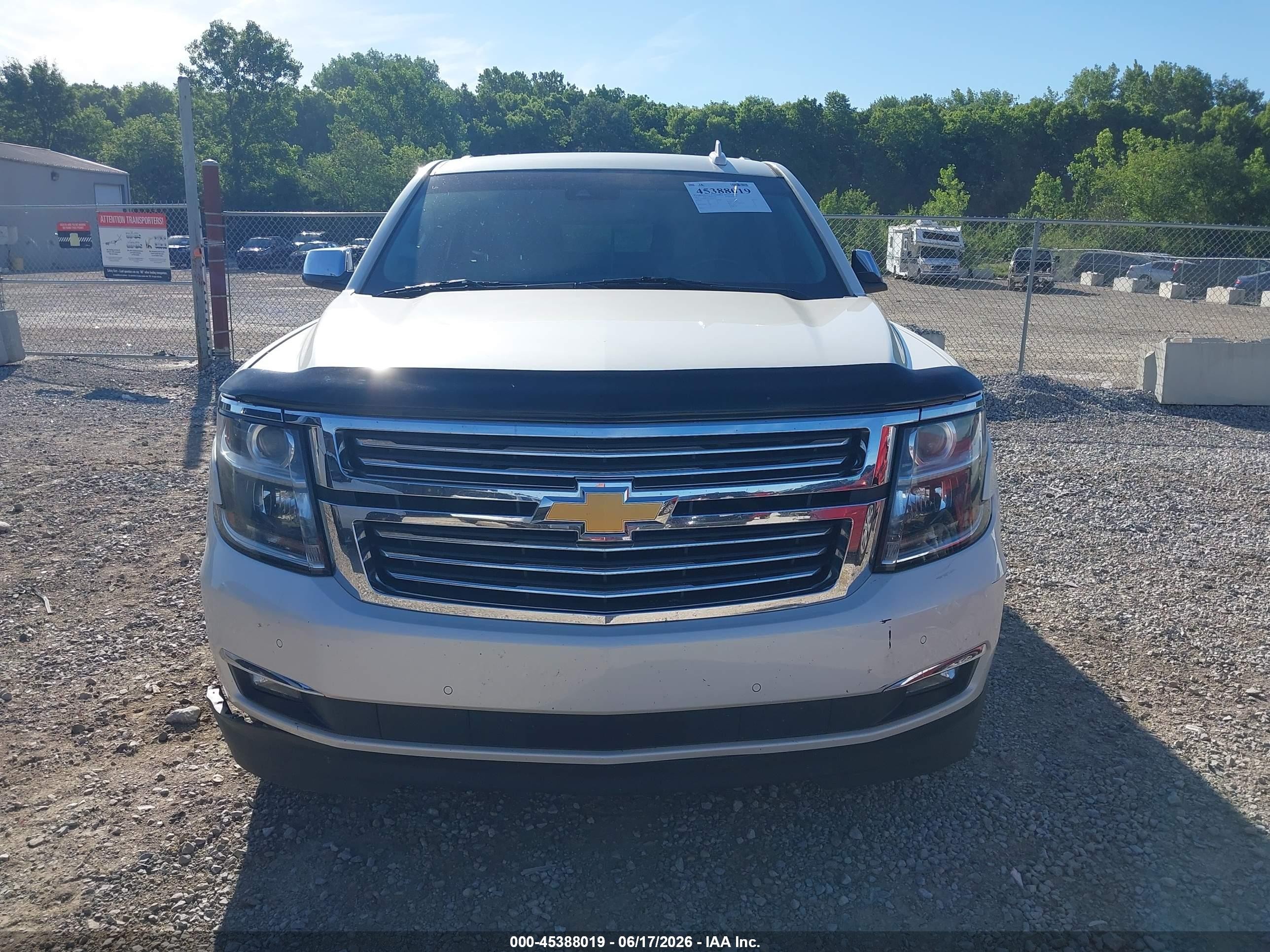 2015 Chevrolet Suburban Ltz White vin: 1GNSKKKCXFR684914