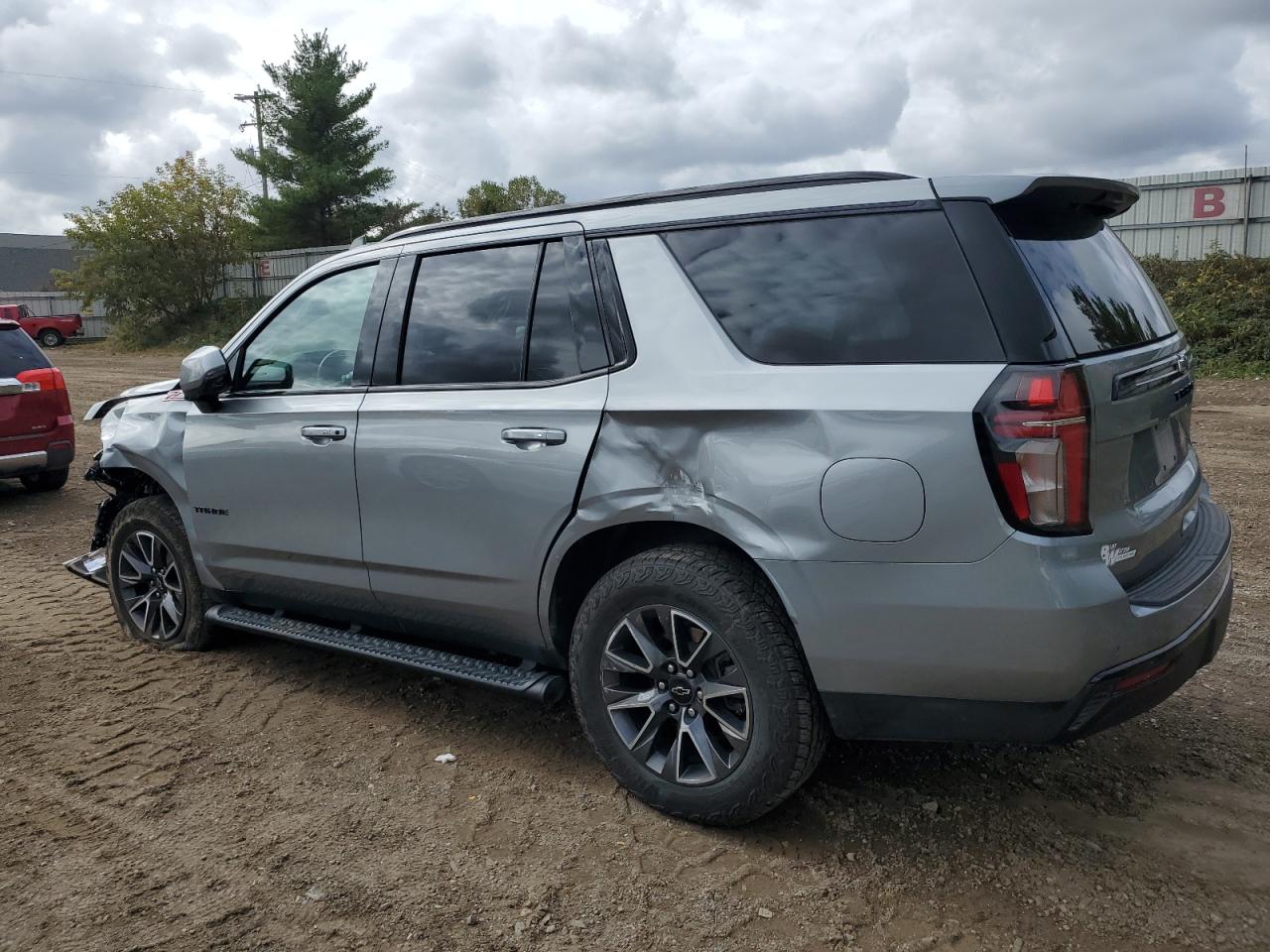 2024 Chevrolet Tahoe K1500 Z71 Серебряный vin: 1GNSKPKD7RR408829