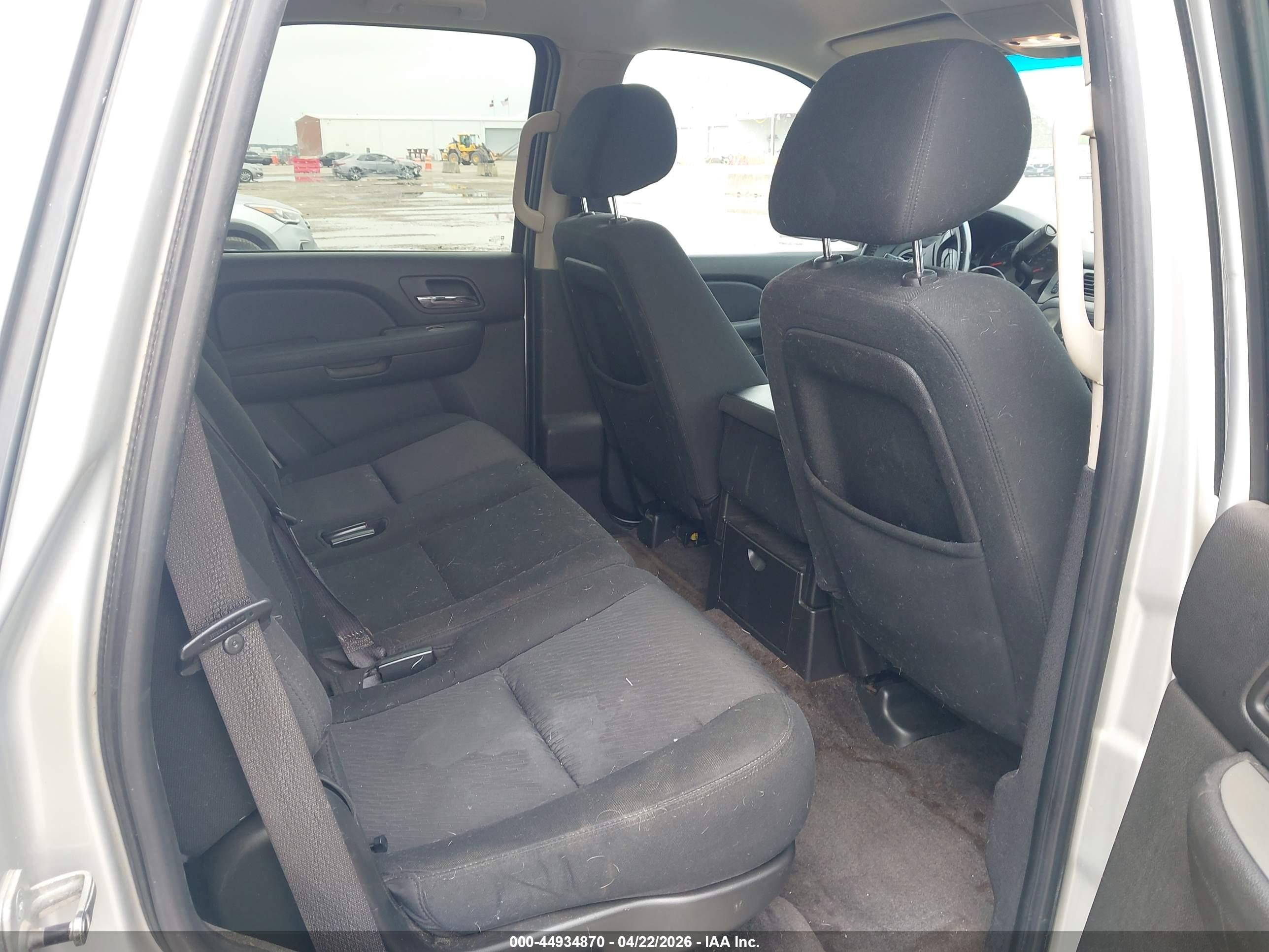 2010 Chevrolet Tahoe Ls Silver vin: 1GNUCAE00AR281132