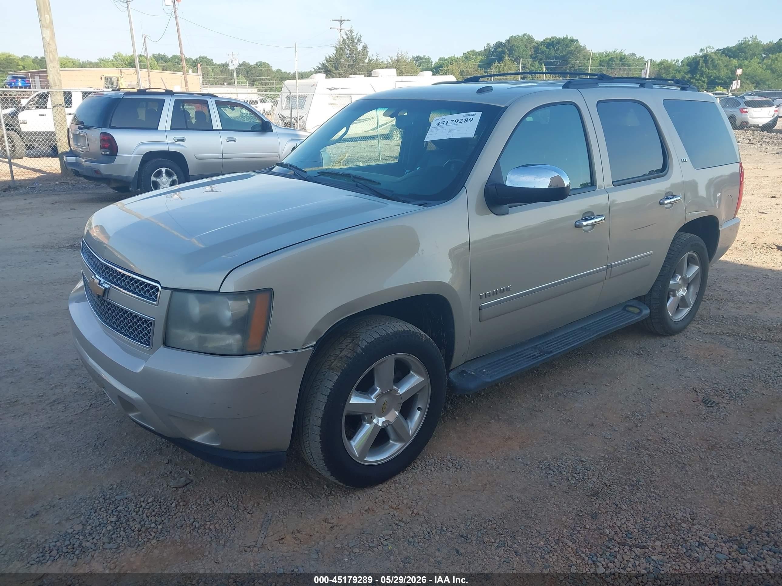 2010 Chevrolet Tahoe Ltz Бежевый vin: 1GNUCCE00AR179759
