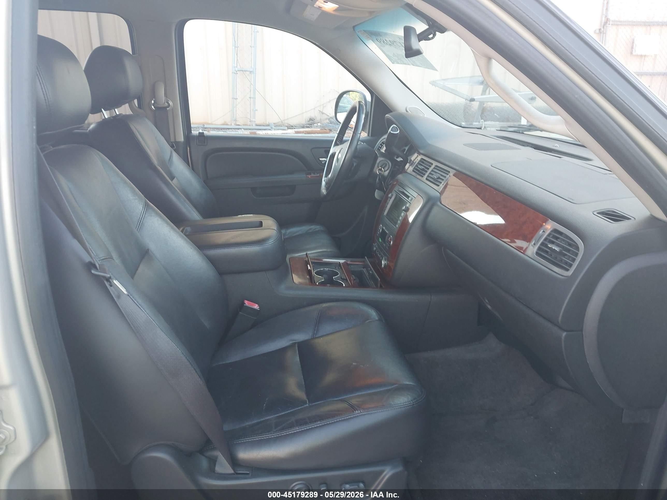 2010 Chevrolet Tahoe Ltz Бежевый vin: 1GNUCCE00AR179759