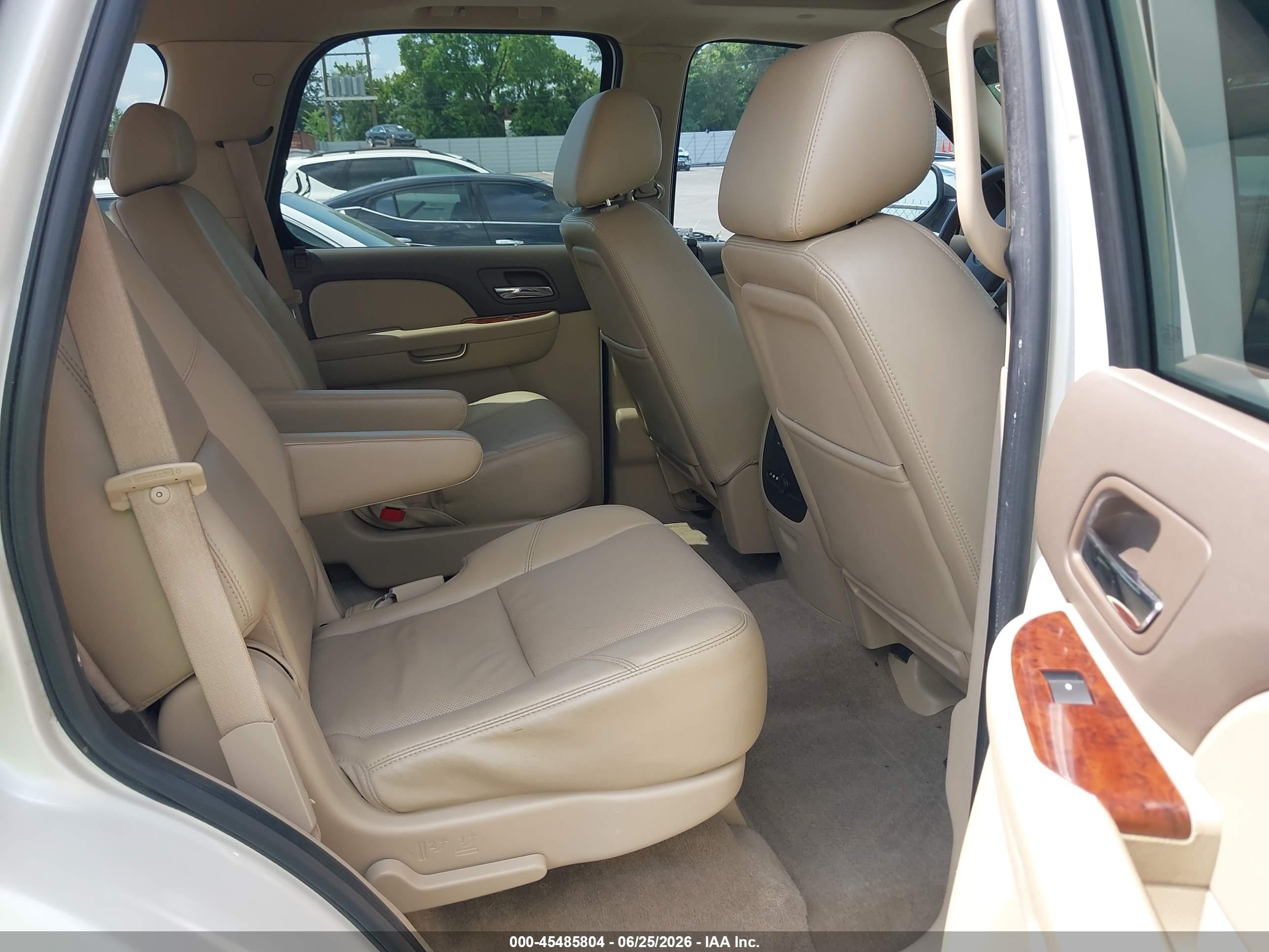 2010 Chevrolet Tahoe Ltz Cream vin: 1GNUCCE02AR290264