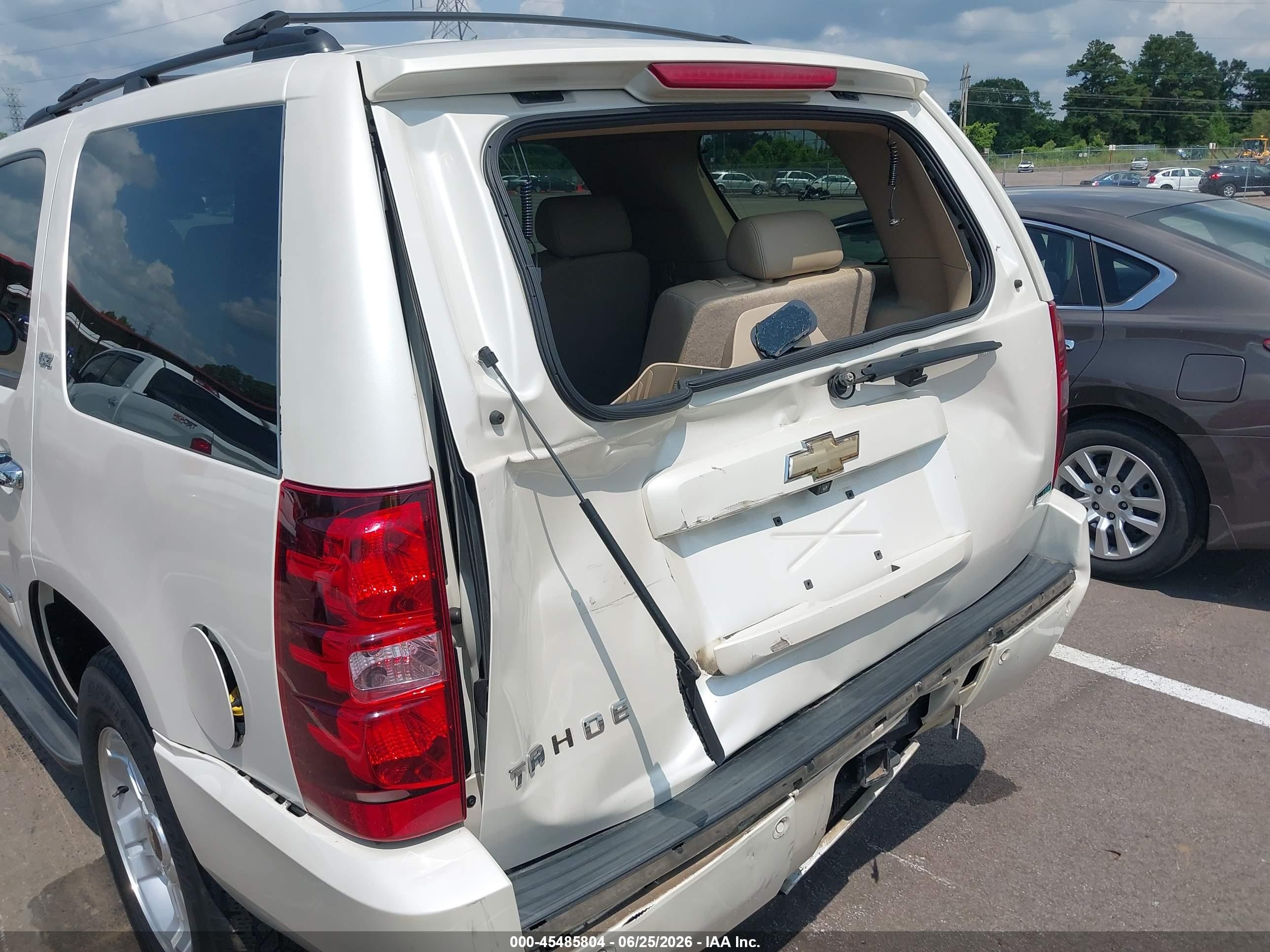 2010 Chevrolet Tahoe Ltz Cream vin: 1GNUCCE02AR290264
