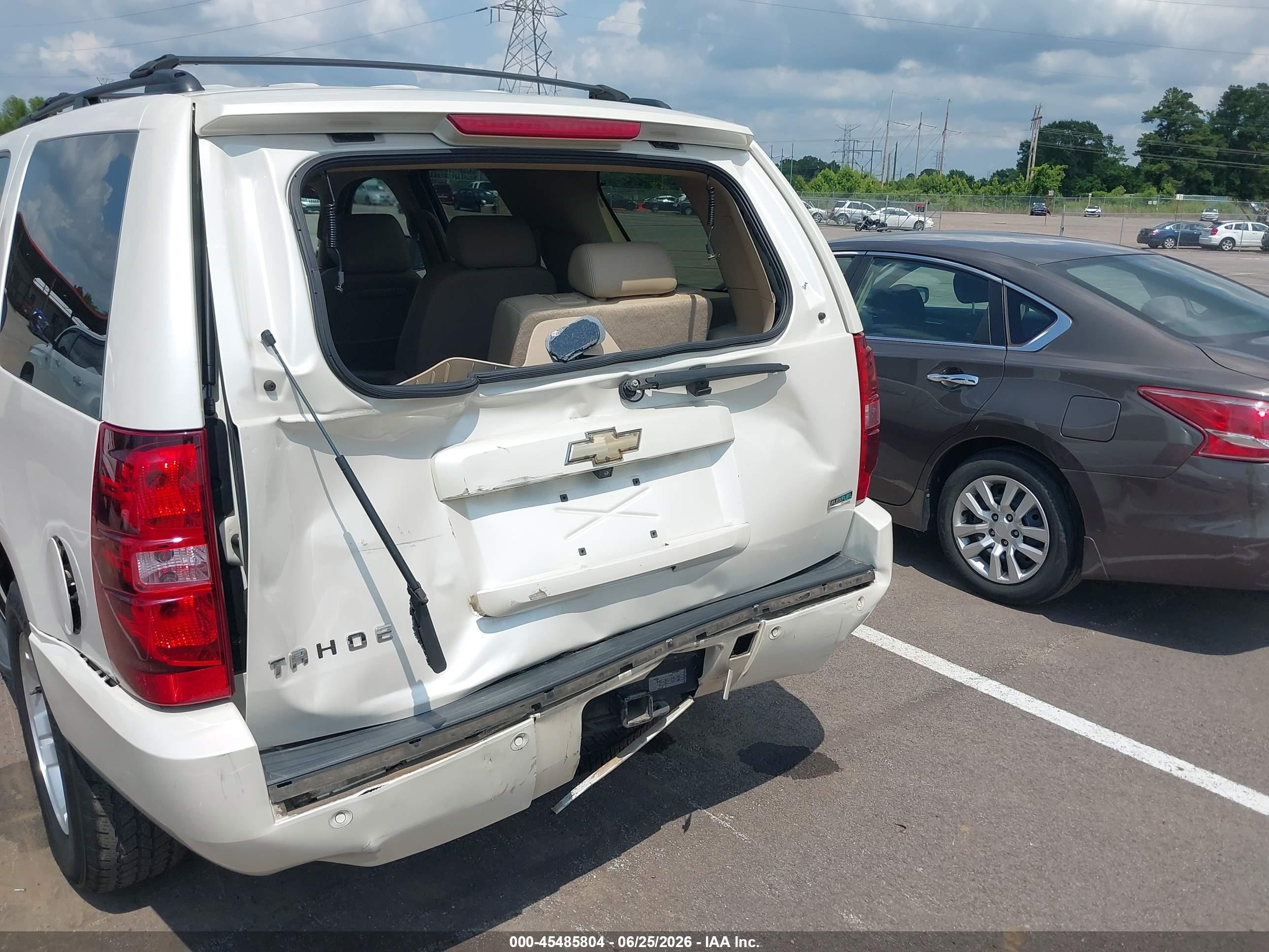 2010 Chevrolet Tahoe Ltz Cream vin: 1GNUCCE02AR290264