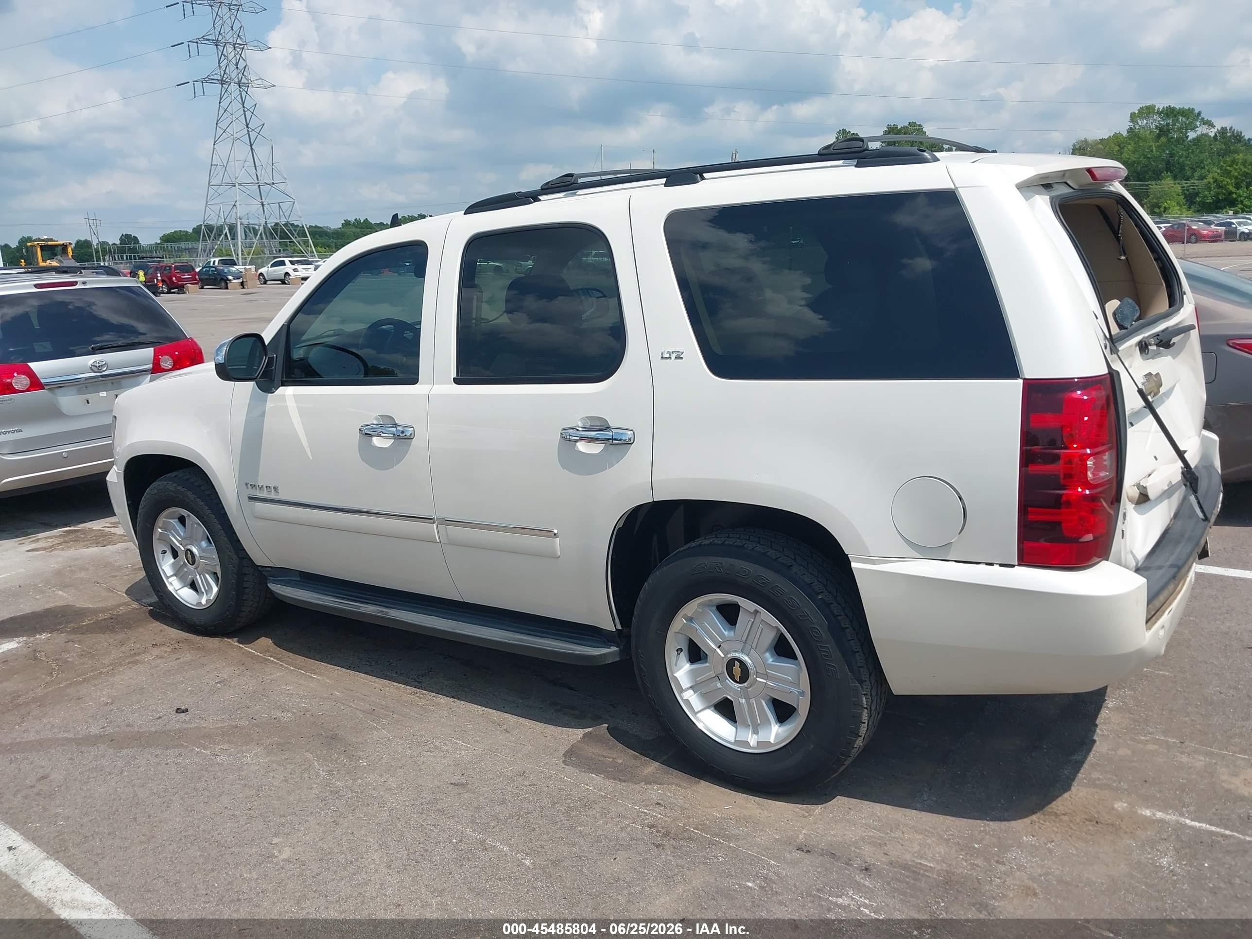 2010 Chevrolet Tahoe Ltz Cream vin: 1GNUCCE02AR290264