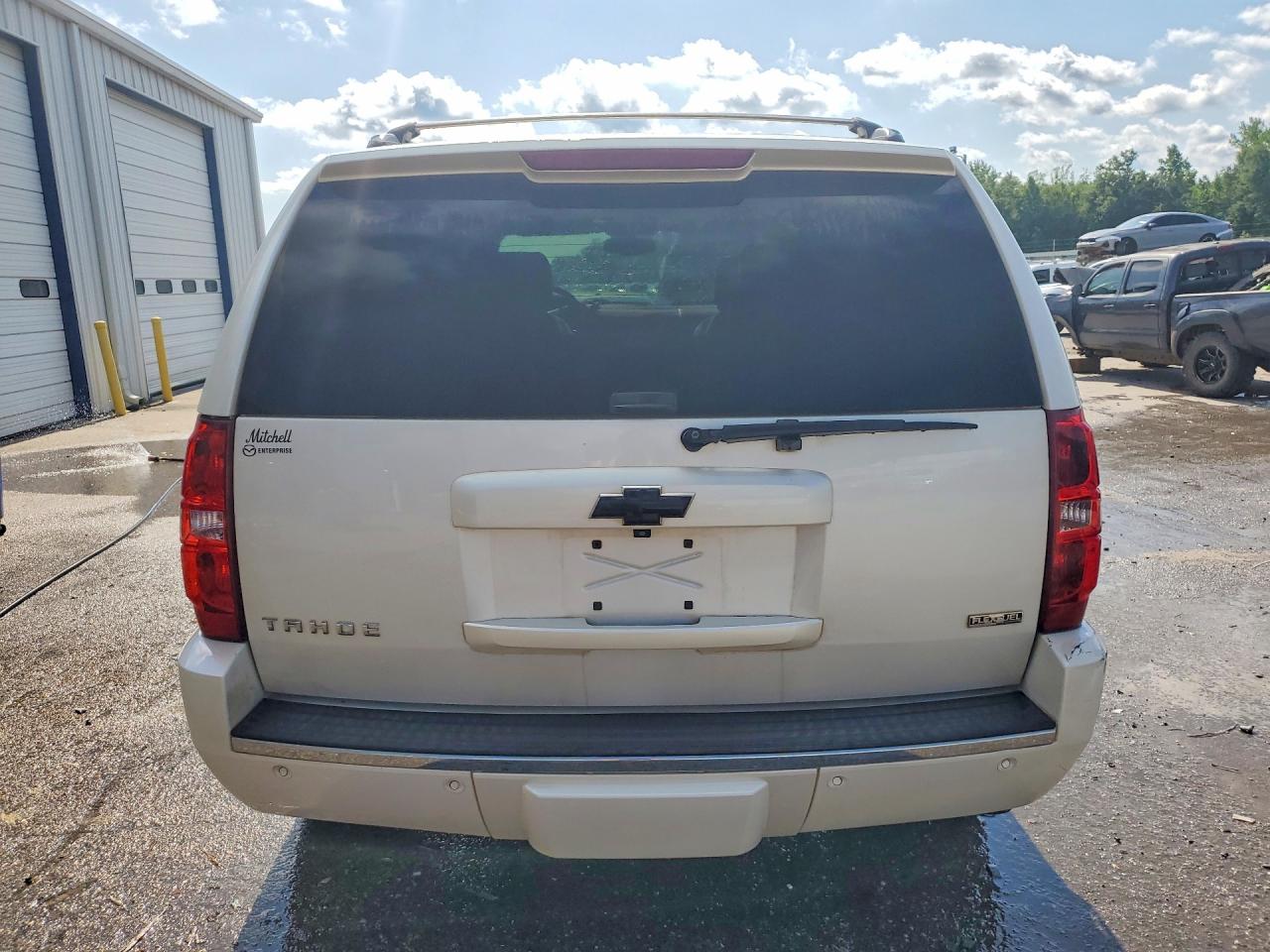 2010 Chevrolet Tahoe C1500 Ltz Beige vin: 1GNUCCE03AR175379