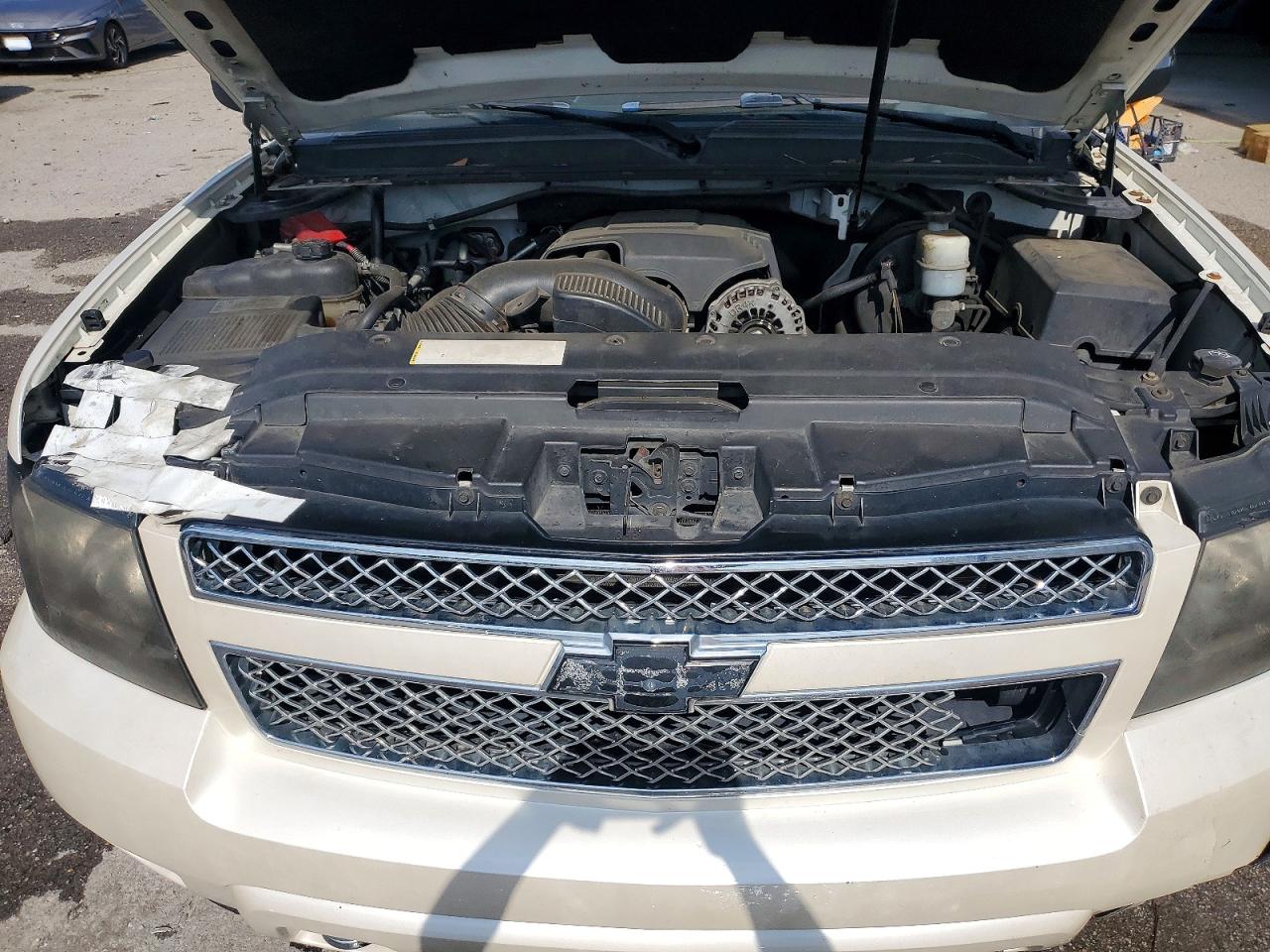 2010 Chevrolet Tahoe C1500 Ltz Beige vin: 1GNUCCE03AR175379