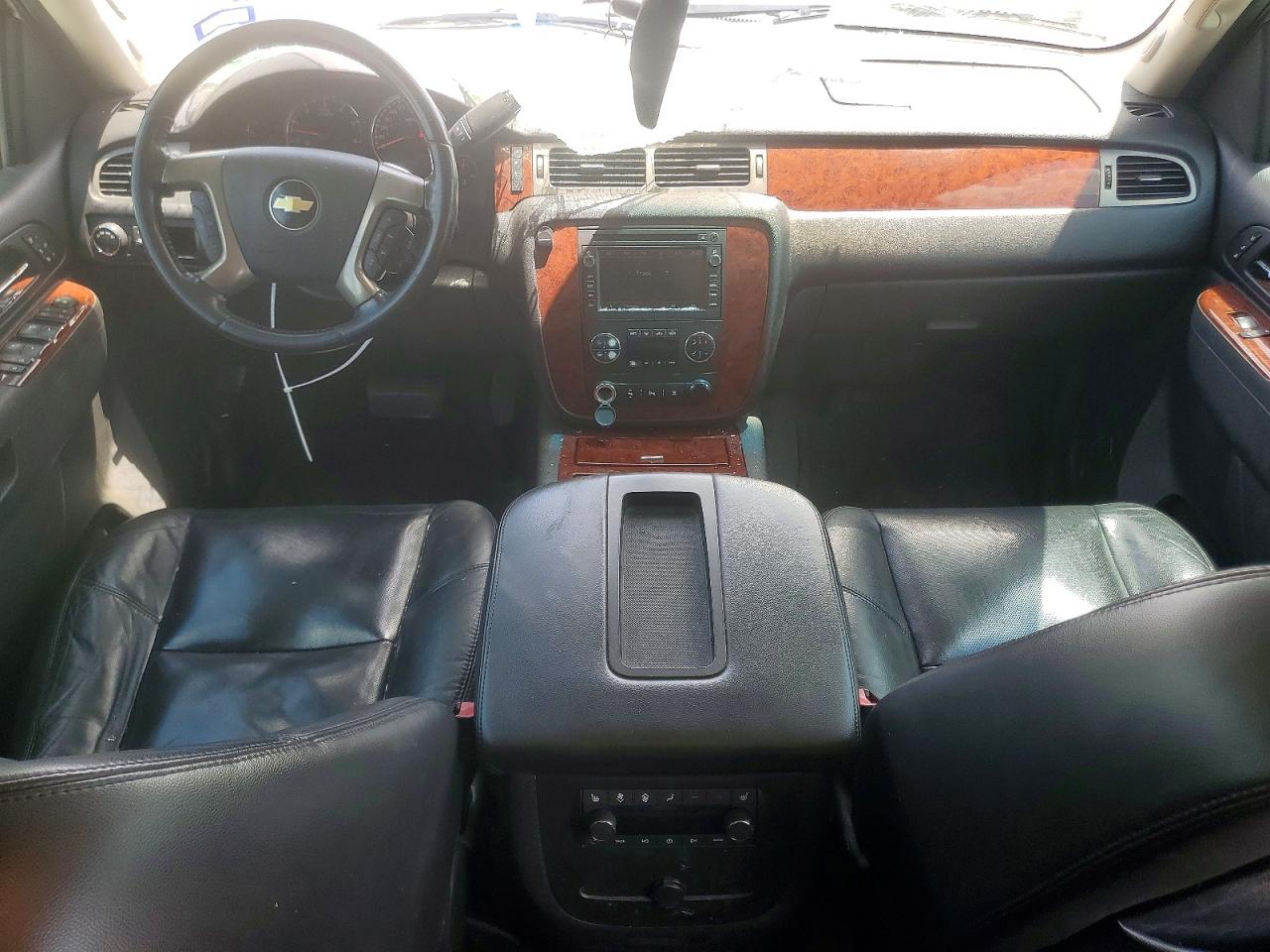 2010 Chevrolet Tahoe C1500 Ltz Silver vin: 1GNUCCE03AR219588
