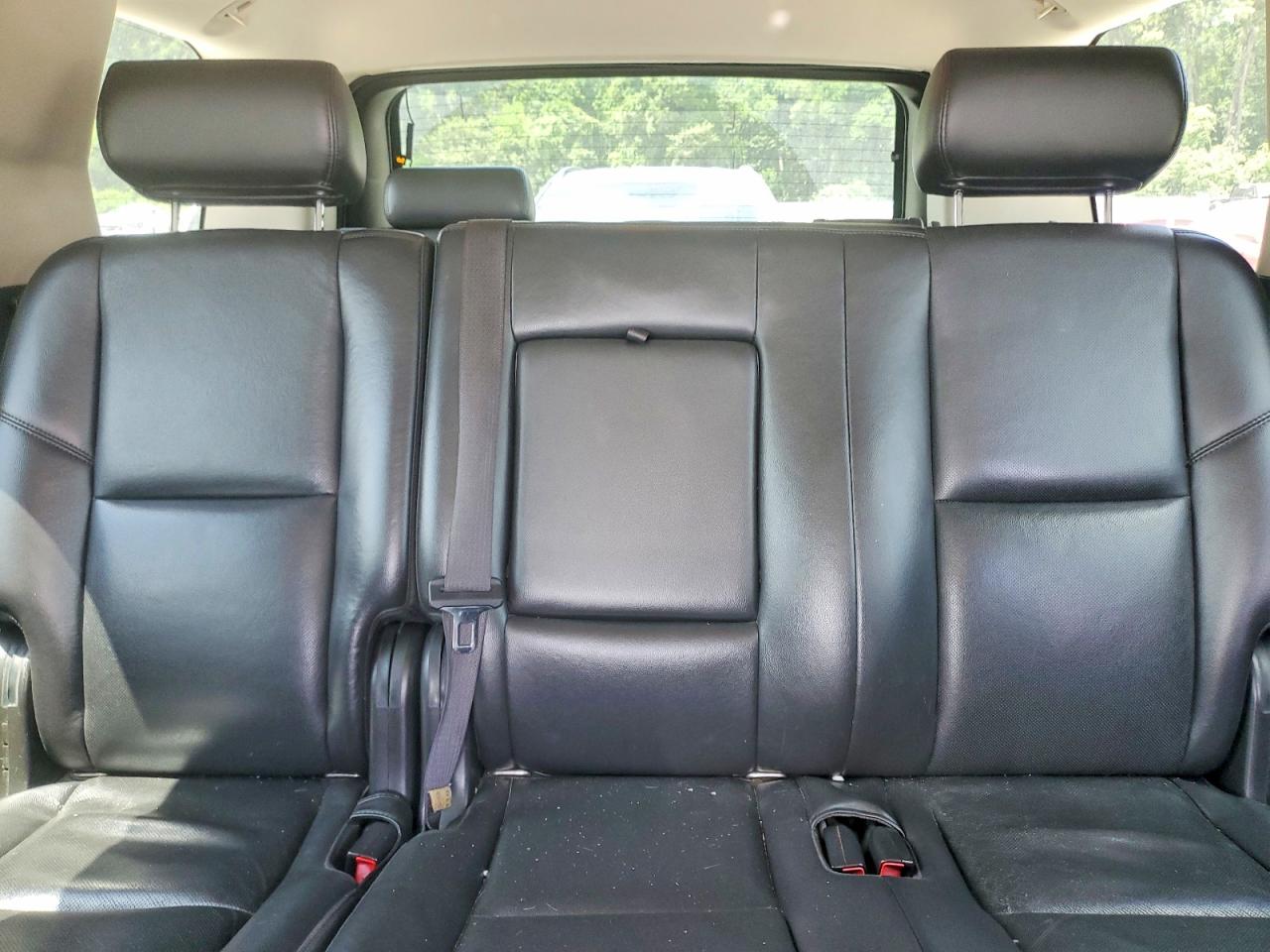 2010 Chevrolet Tahoe C1500 Ltz Silver vin: 1GNUCCE03AR219588