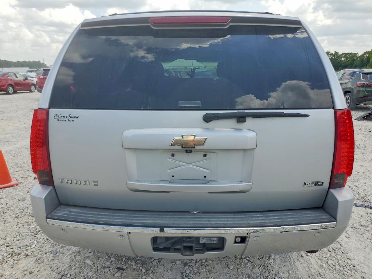 2010 Chevrolet Tahoe C1500 Ltz Silver vin: 1GNUCCE03AR219588