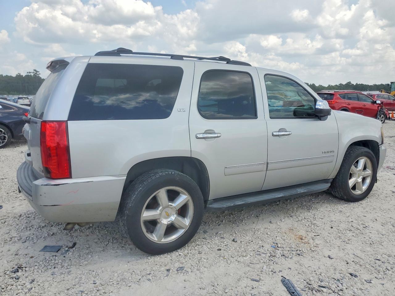 2010 Chevrolet Tahoe C1500 Ltz Silver vin: 1GNUCCE03AR219588