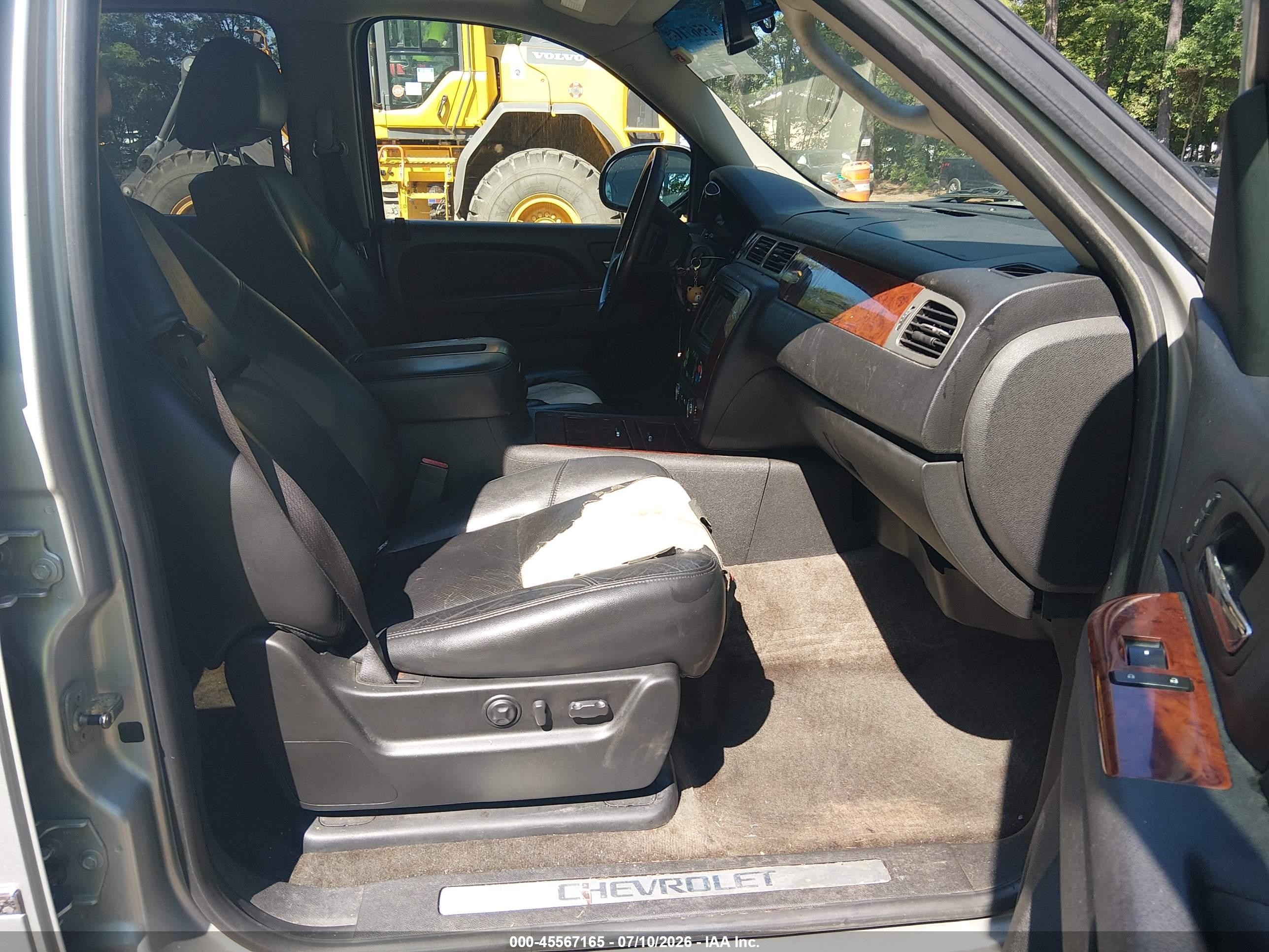 2010 Chevrolet Tahoe Ltz Silver vin: 1GNUCCE04AR168313