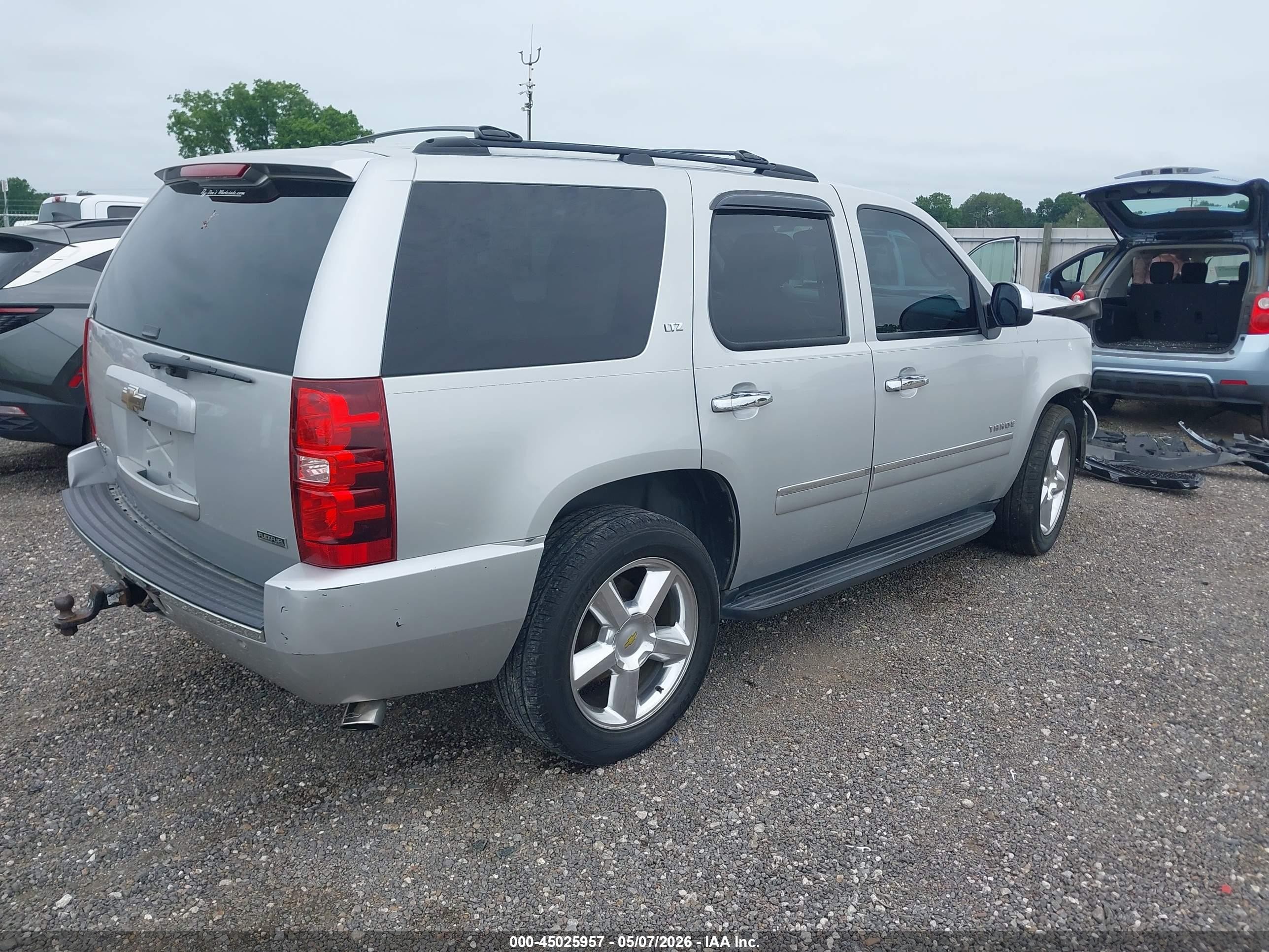 2010 Chevrolet Tahoe Ltz Silver vin: 1GNUCCE07AR219352