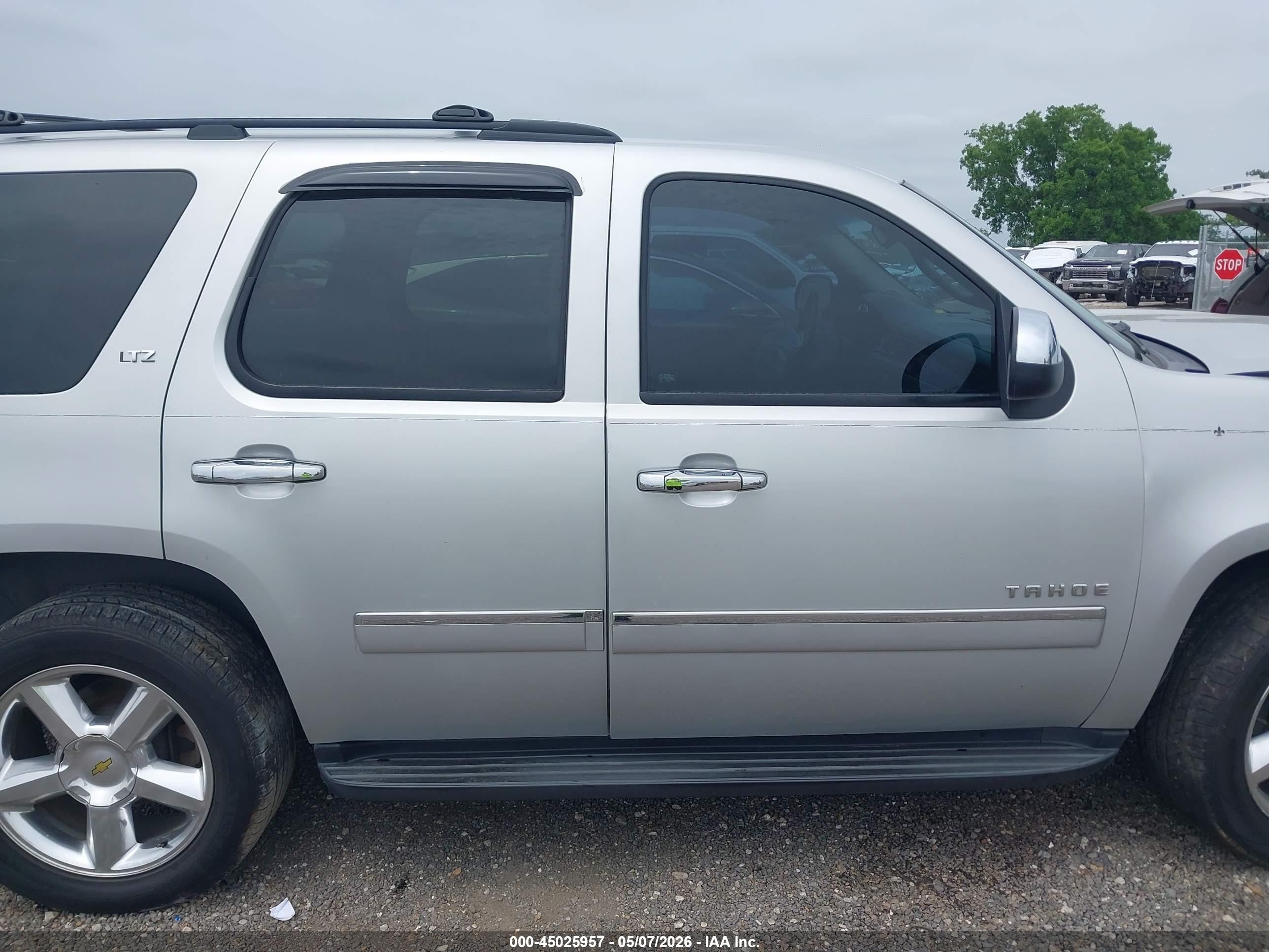 2010 Chevrolet Tahoe Ltz Silver vin: 1GNUCCE07AR219352