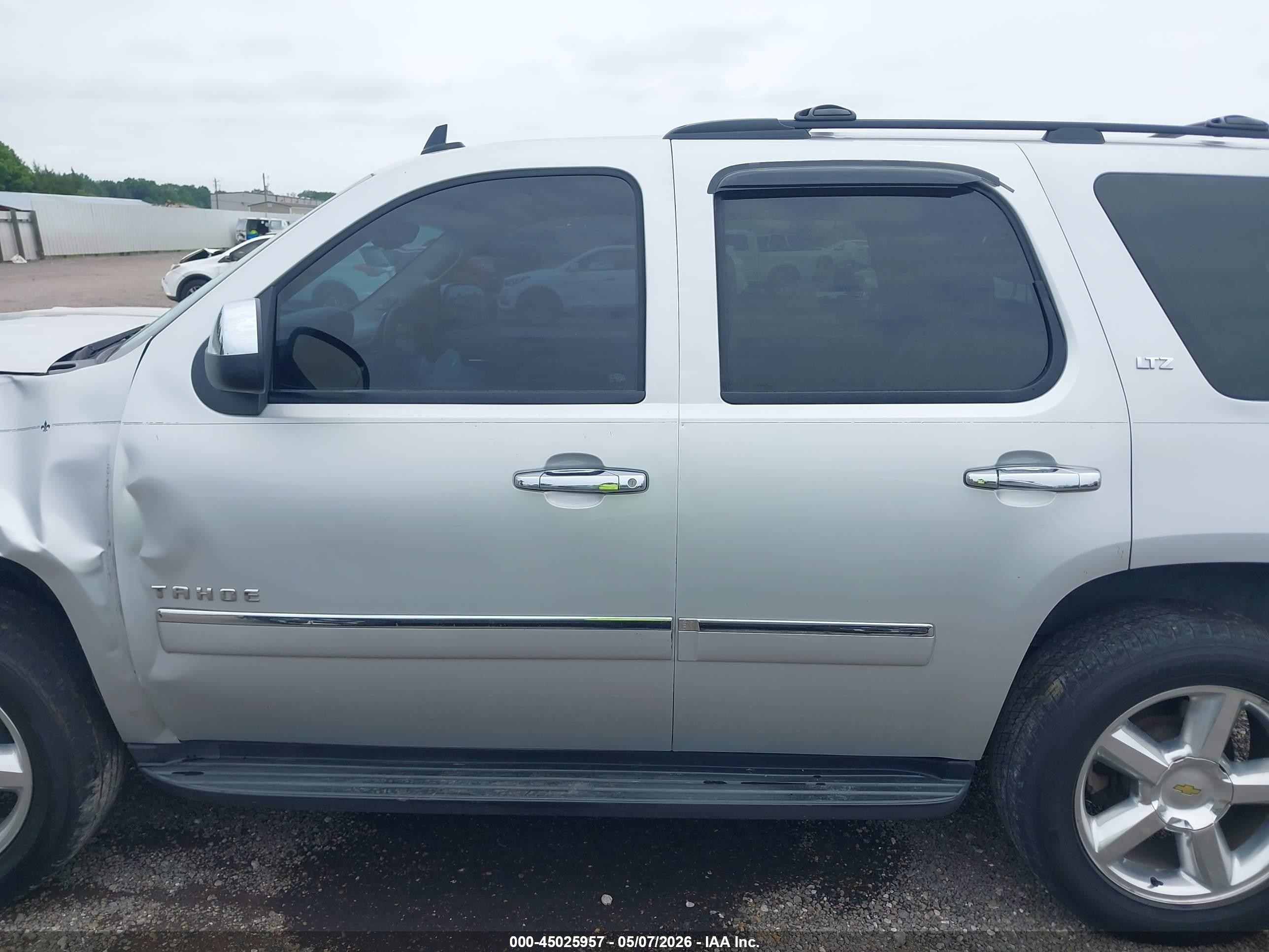 2010 Chevrolet Tahoe Ltz Silver vin: 1GNUCCE07AR219352