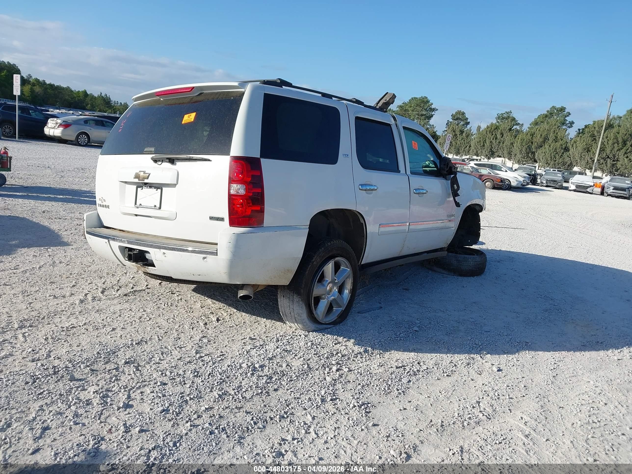 2010 Chevrolet Tahoe Ltz Белый vin: 1GNUCCE07AR222283