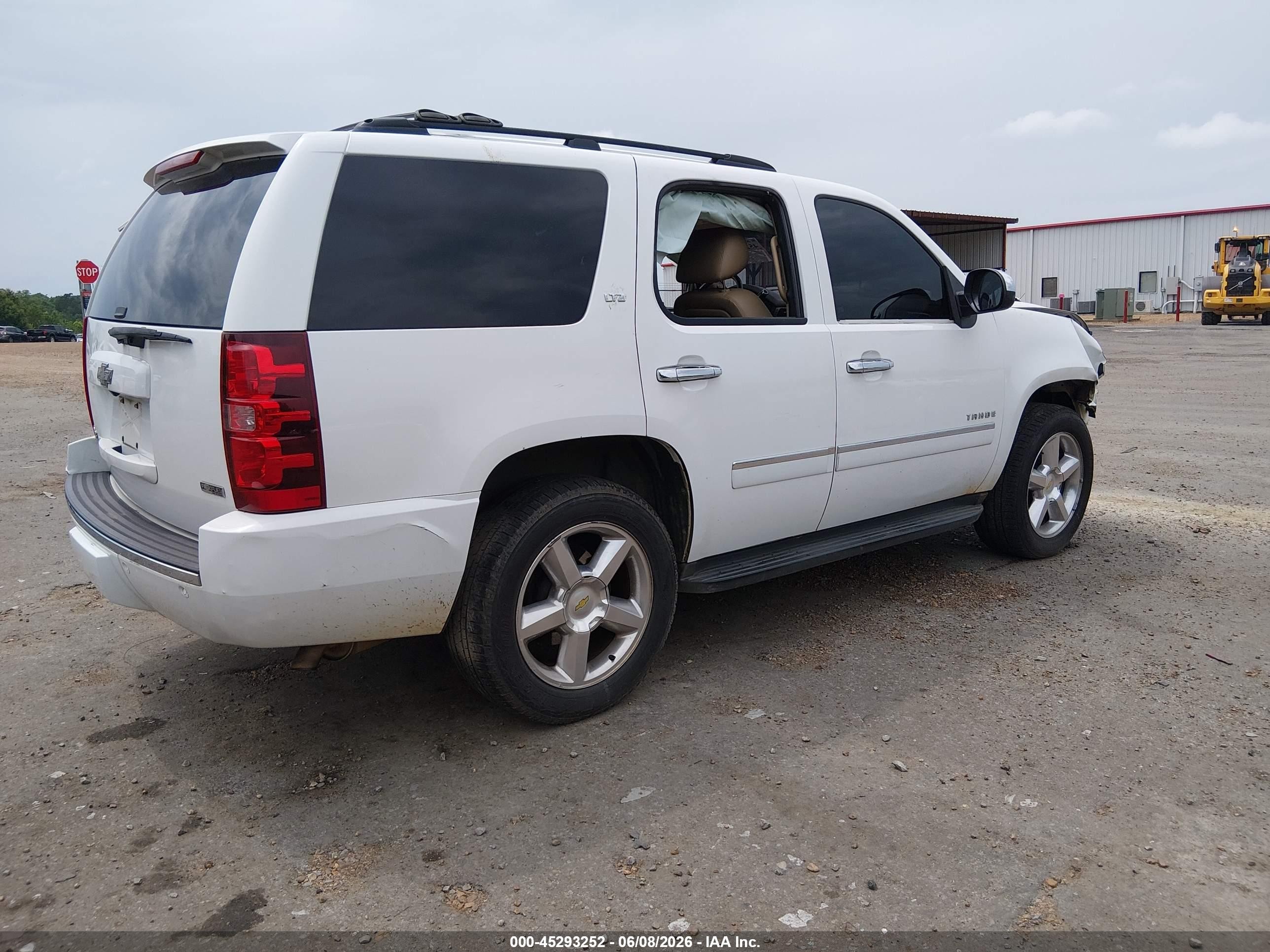 2010 Chevrolet Tahoe Ltz White vin: 1GNUCCE08AR184143