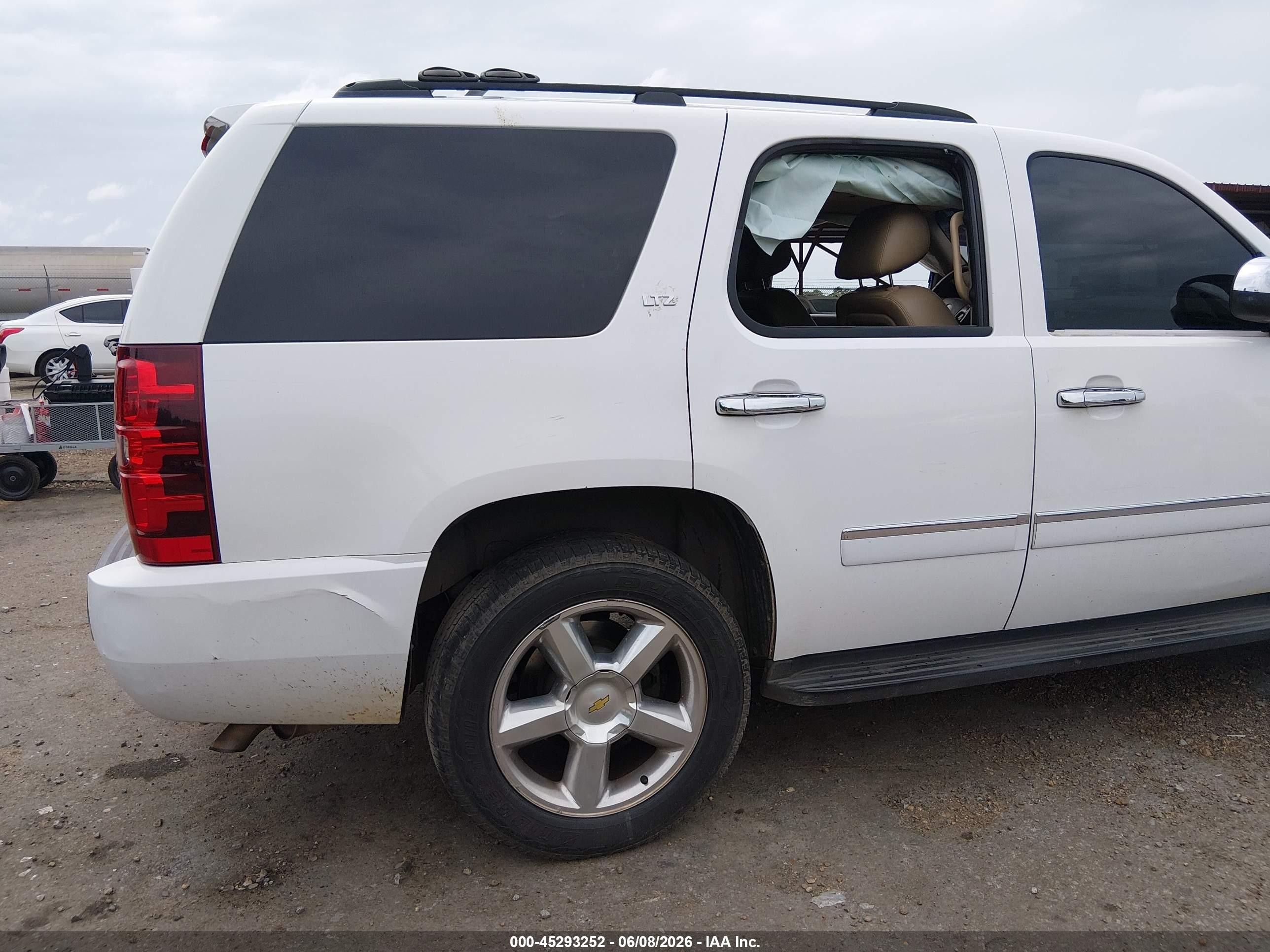 2010 Chevrolet Tahoe Ltz White vin: 1GNUCCE08AR184143